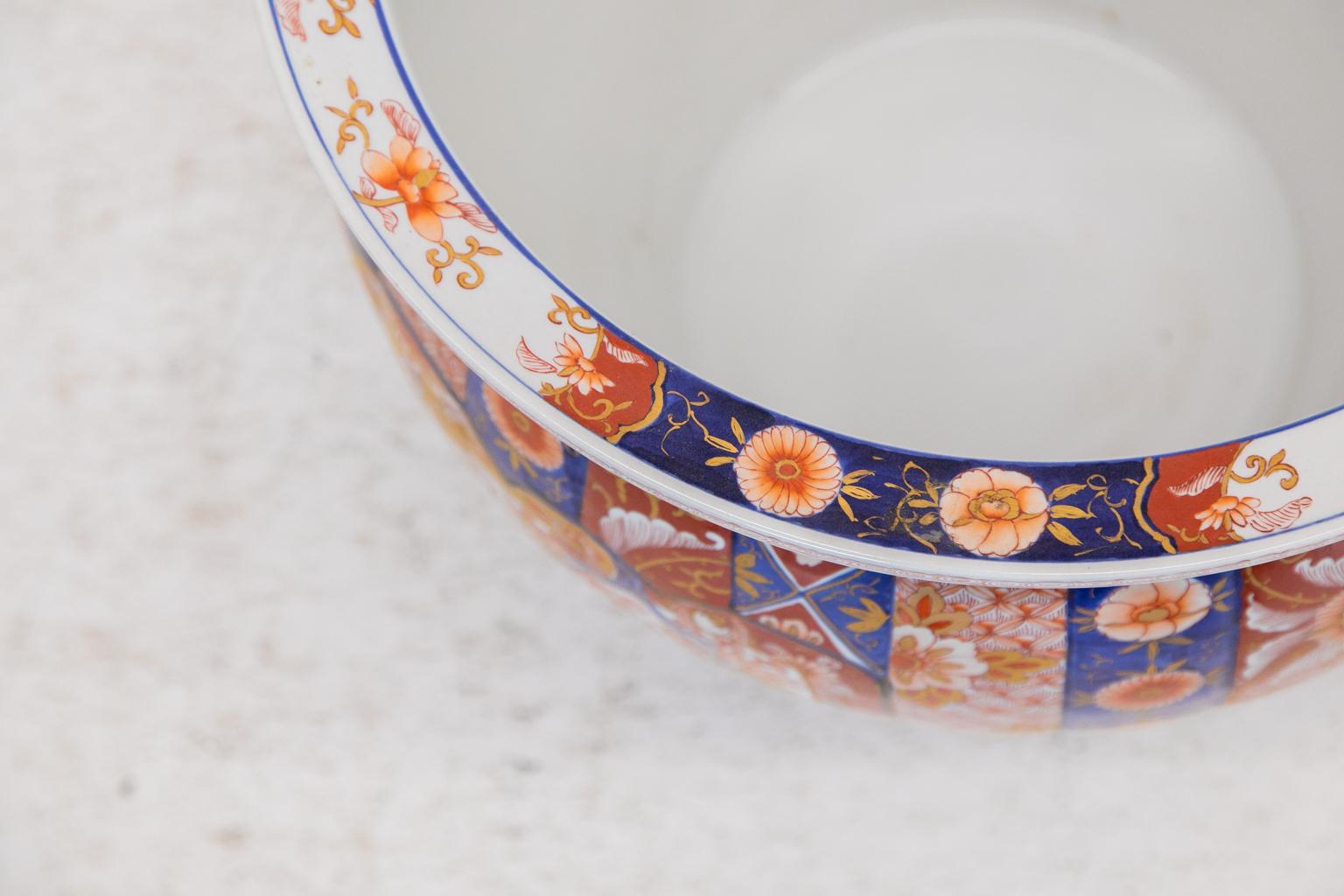 Large Japanese Imari Jardinière In Good Condition In Wilson, NC