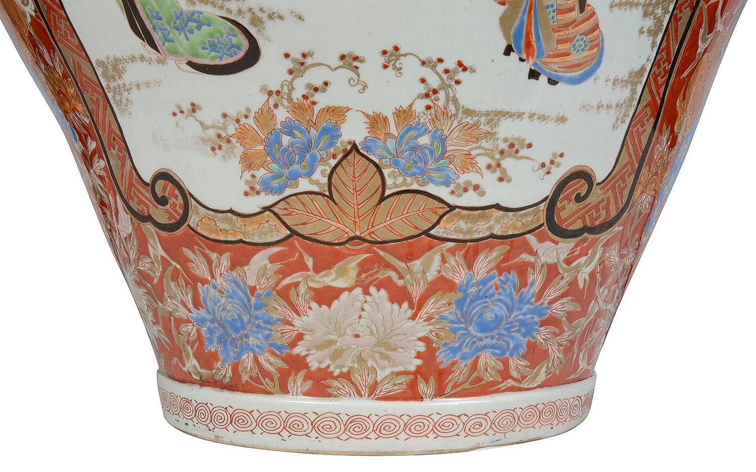 Grand vase japonais à couvercle Imari, 19ème siècle en vente 4