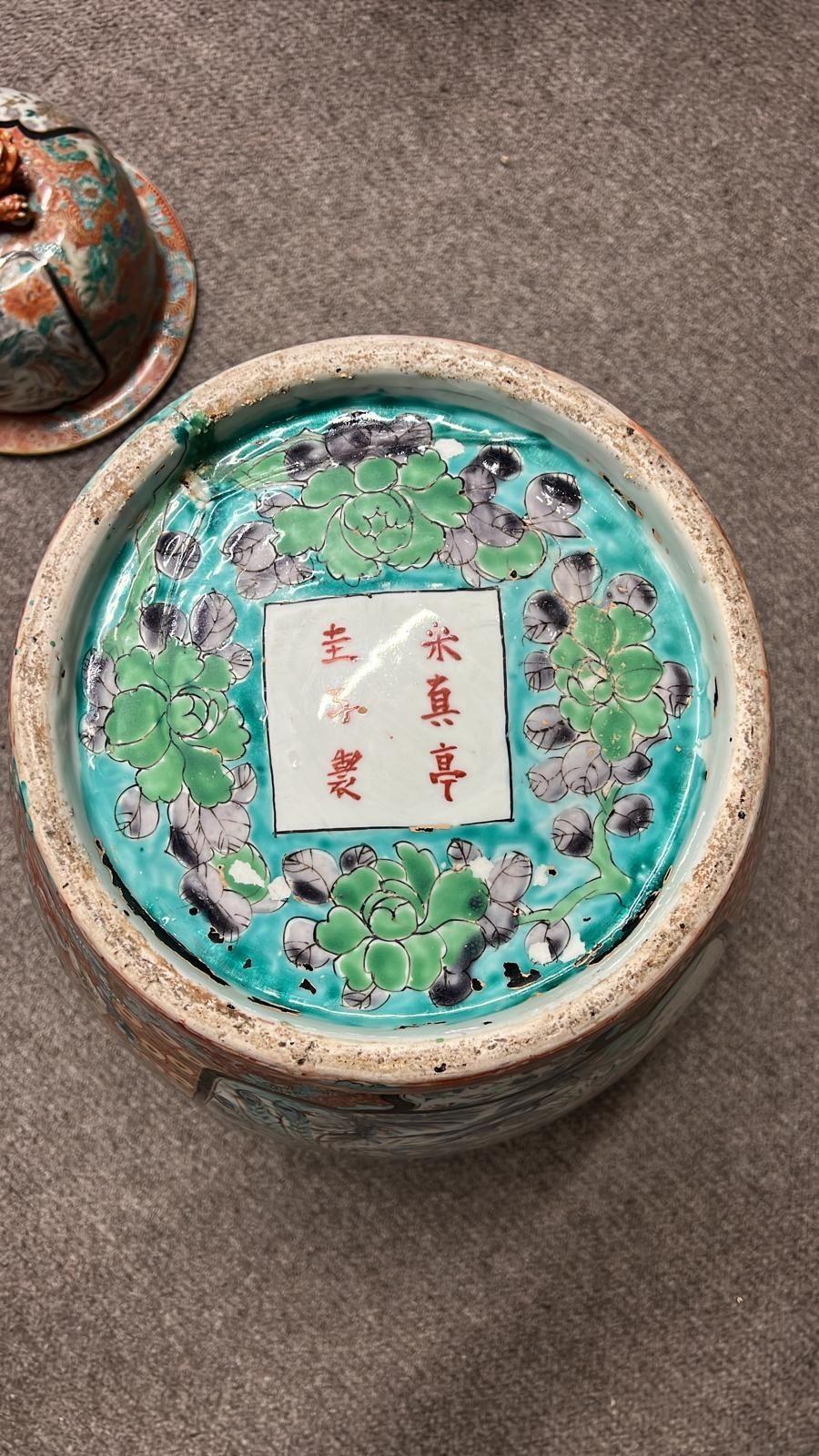 Large Japanese Imari lidded vase, 19th Century For Sale 7