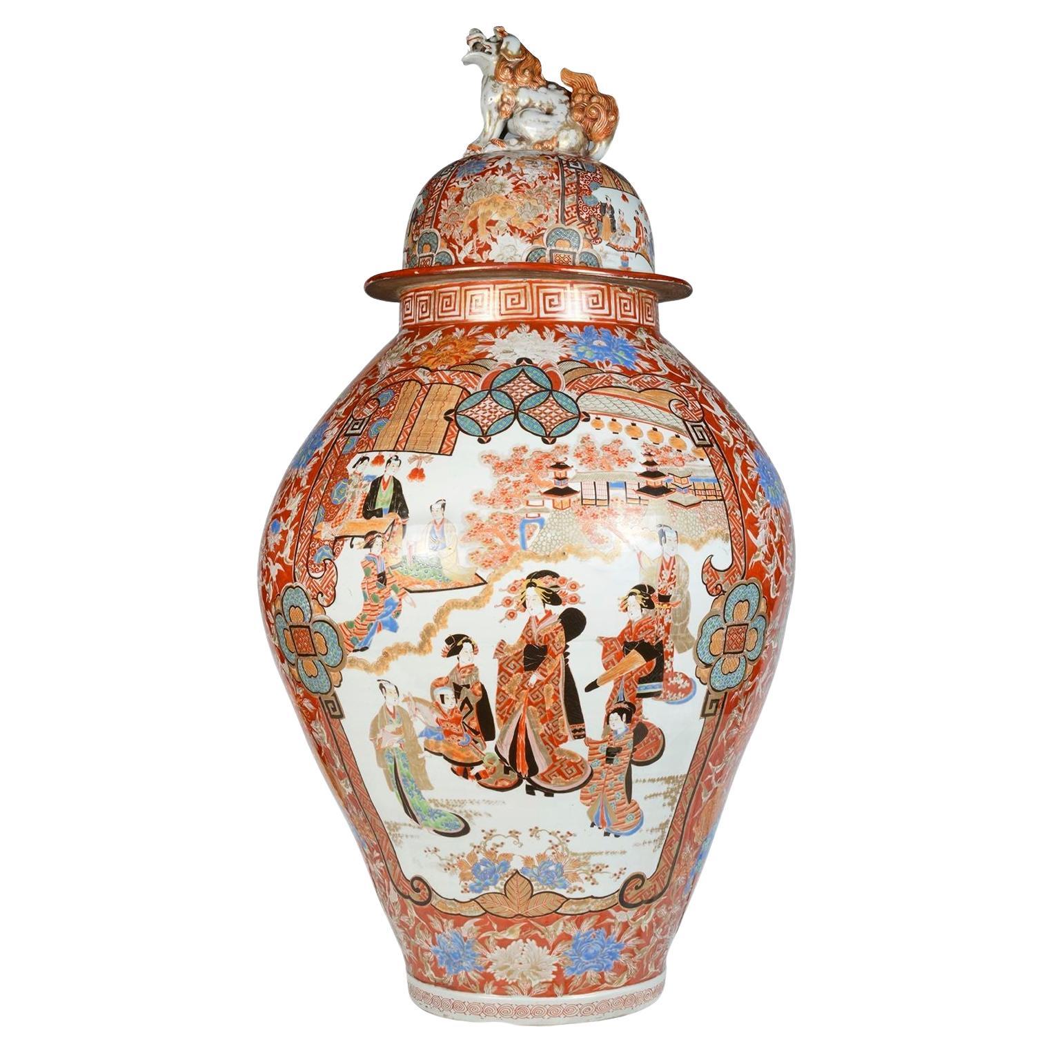 Large Japanese Imari lidded vase, 19th Century For Sale