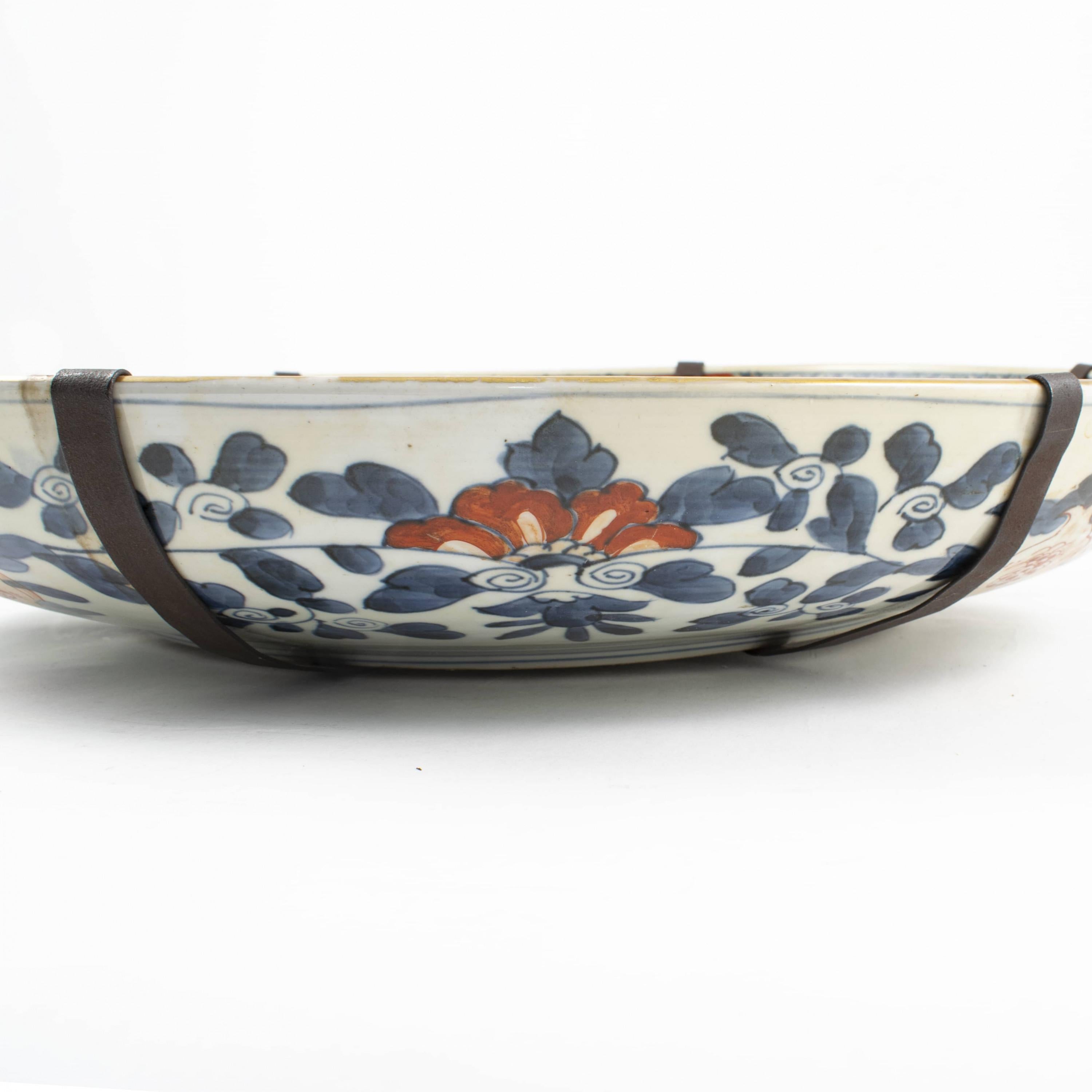 Large Japanese Imari Porcelain Charger from the Meiji Period 2