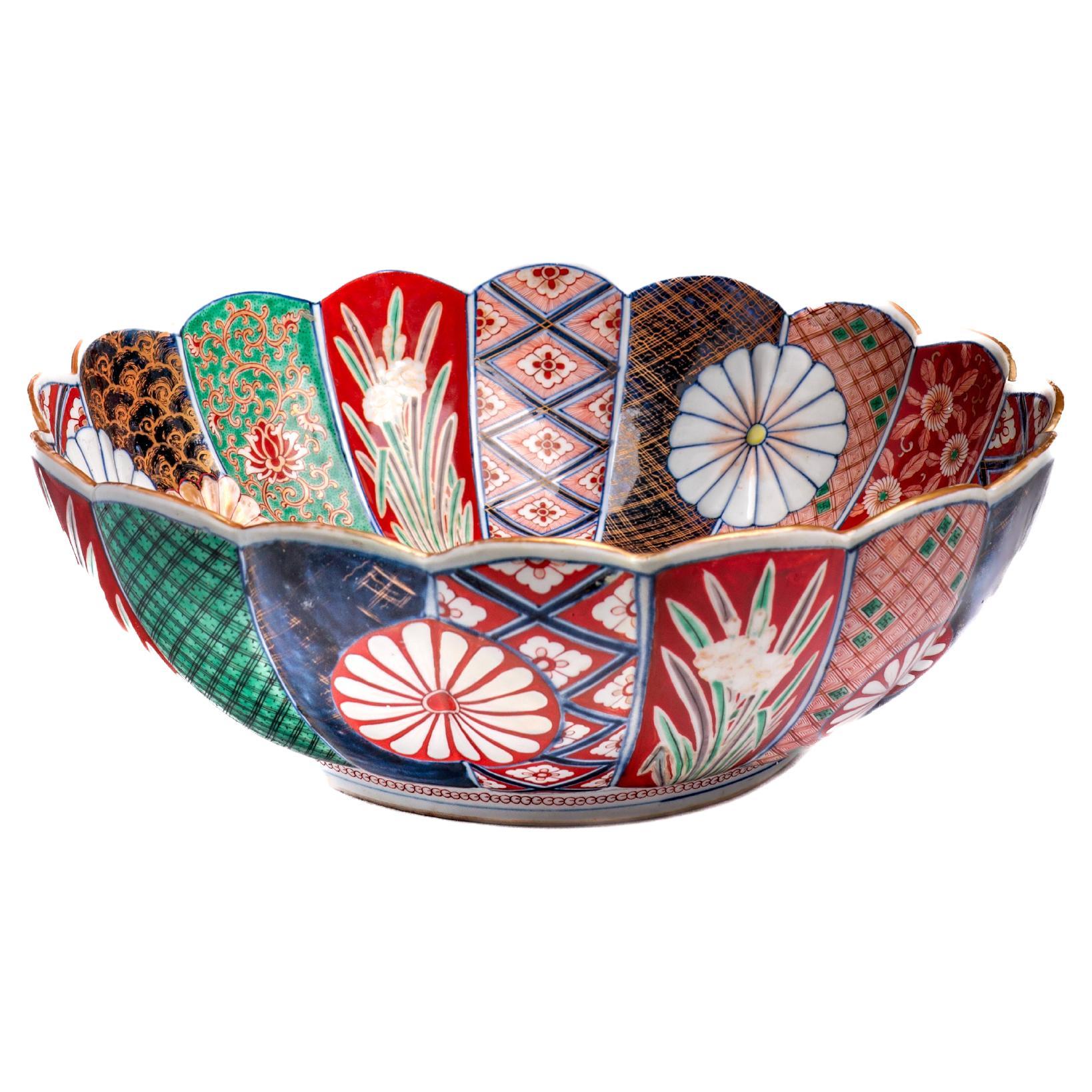 Grande ciotola da esposizione in porcellana giapponese Imari Porcelain in vendita