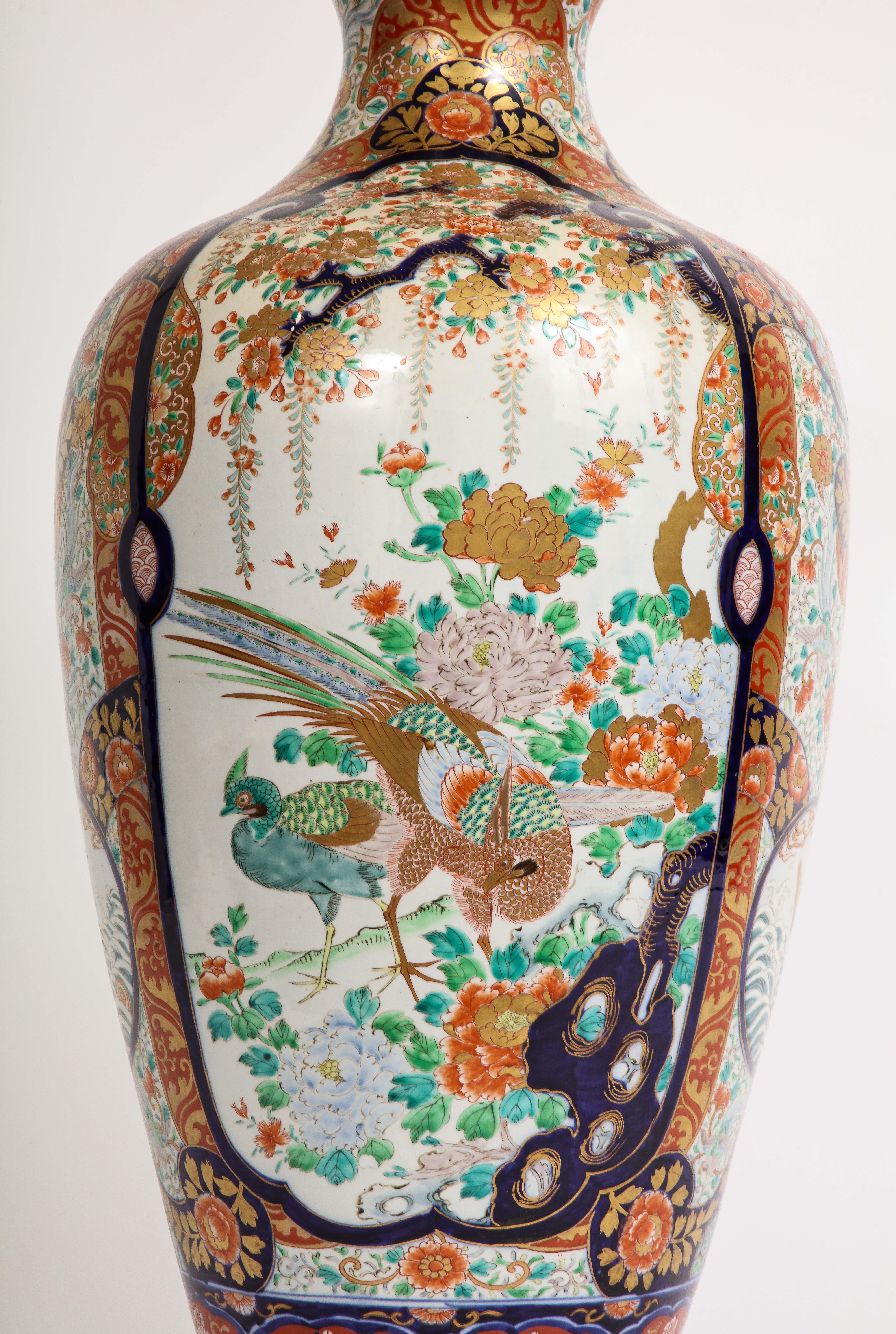 Large Japanese Imari Porcelain Vase,  Meiji Period Circa 1880 For Sale 4