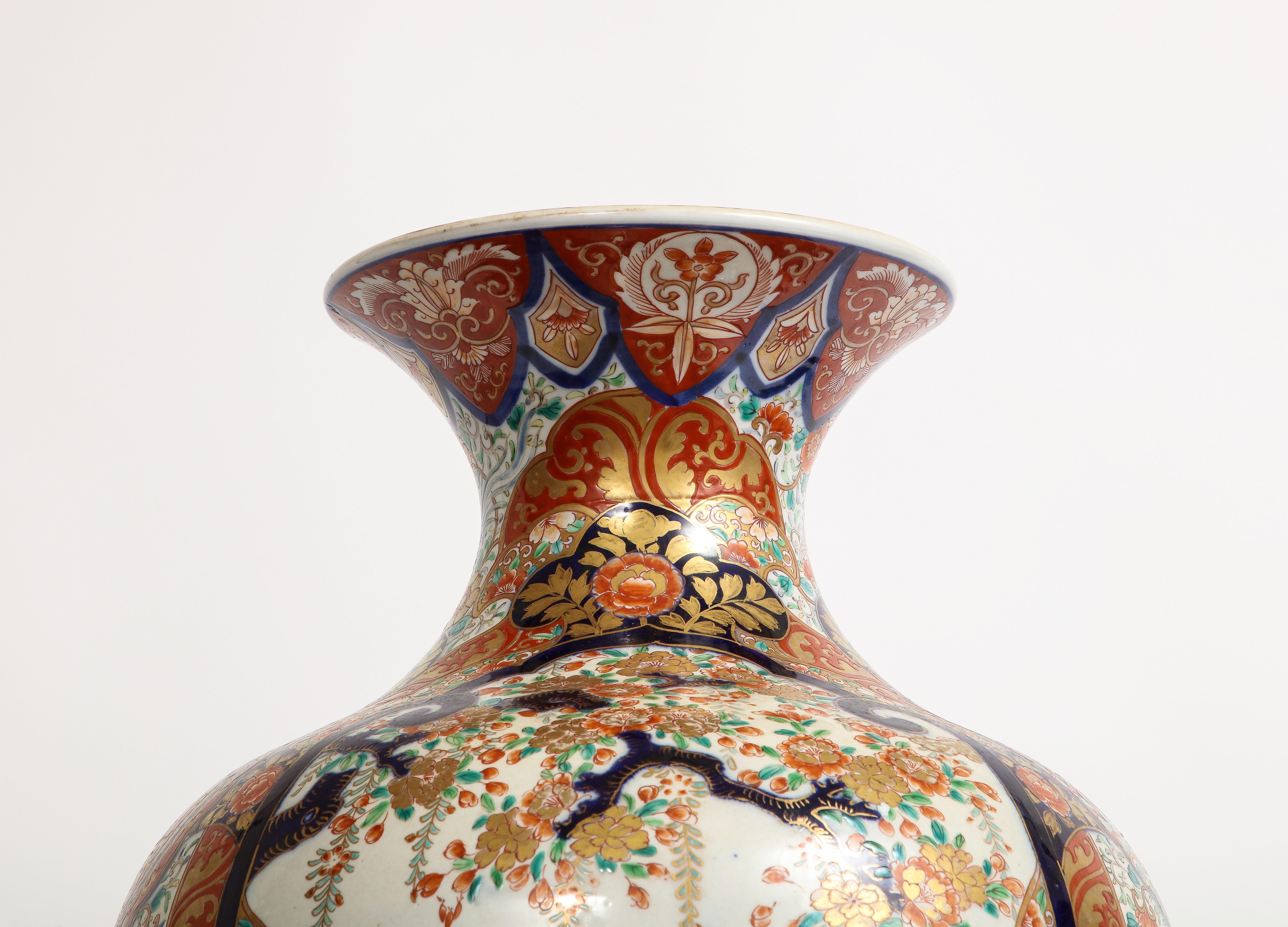 Große japanische Vase aus Imari Porcelain,  Meiji-Periode um 1880 (19. Jahrhundert) im Angebot