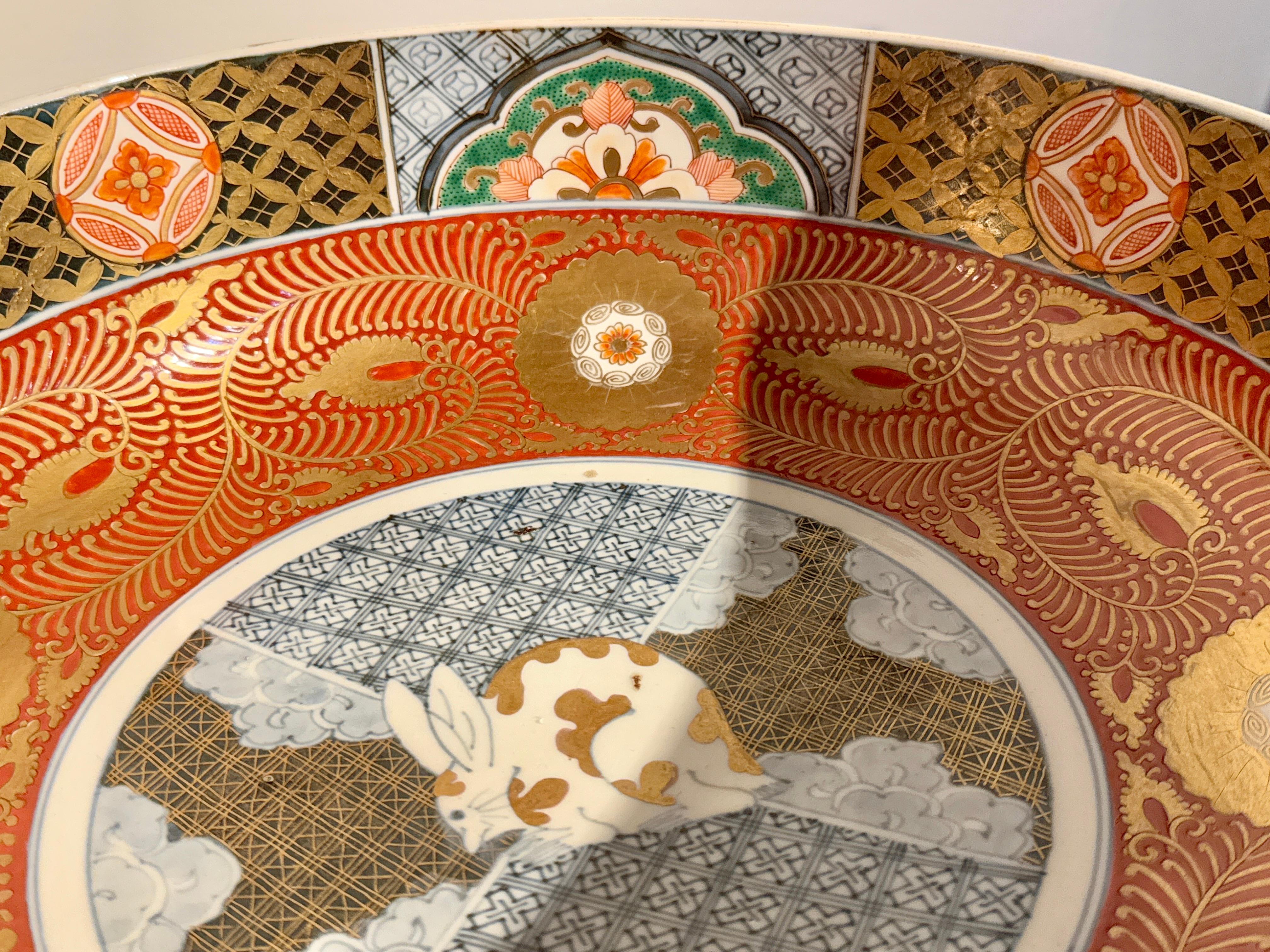 Large Japanese Imari Rabbit Bowl, Meiji Period, mid 19th Century, Japan For Sale 2