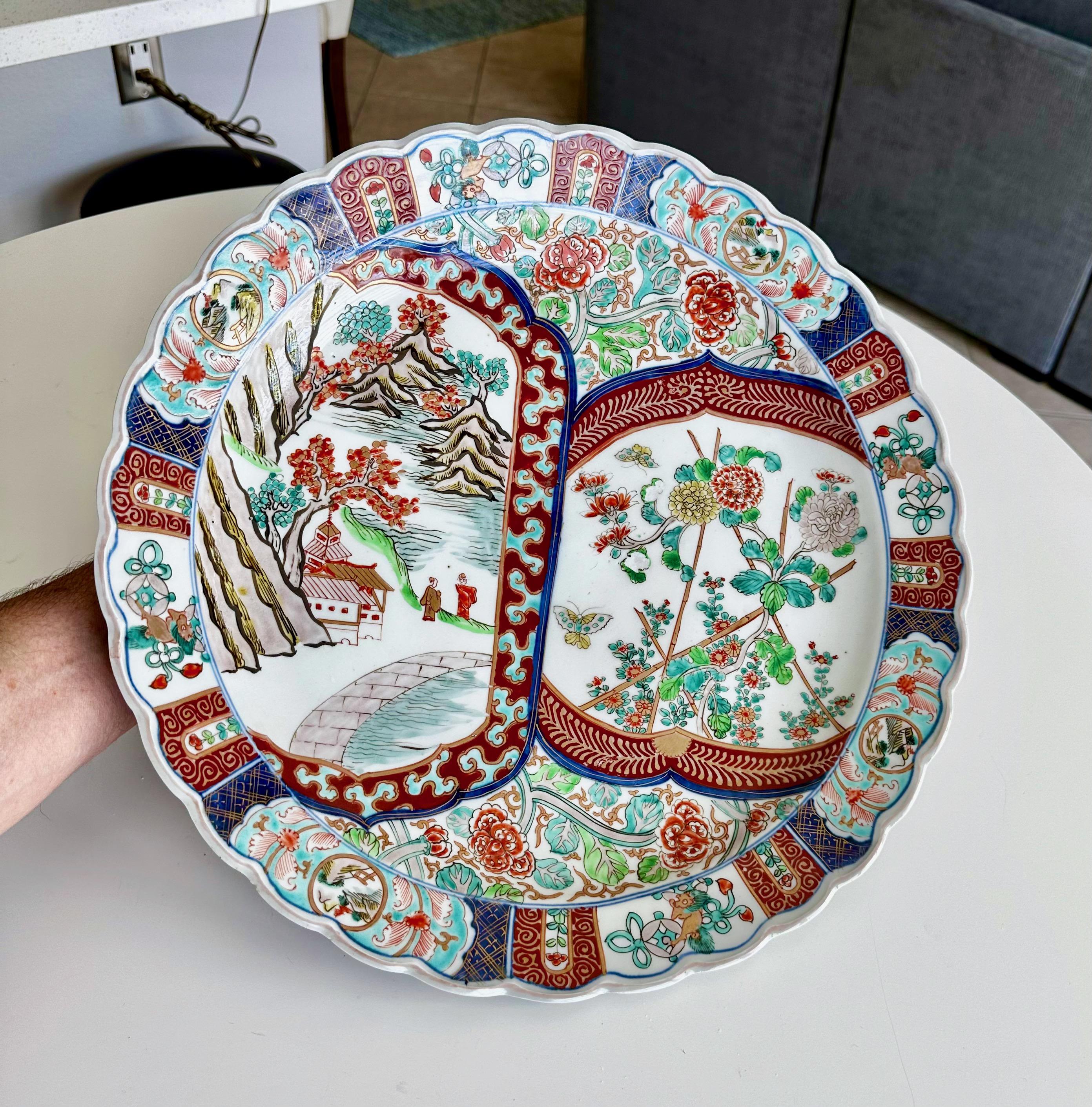 Large Japanese Imari Scallop Edge Porcelain Charger In Good Condition For Sale In Palm Springs, CA
