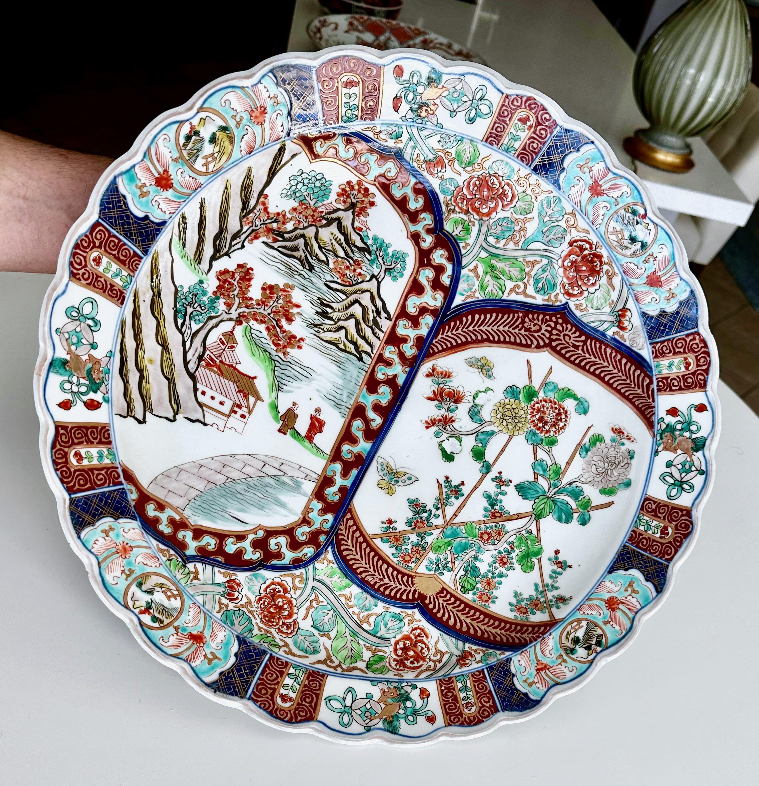 Late 19th Century Large Japanese Imari Scallop Edge Porcelain Charger For Sale