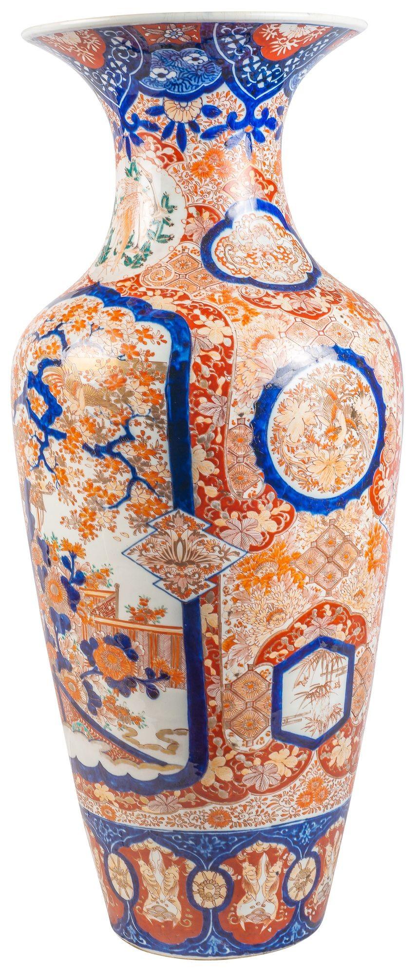 Large Japanese Imari vase, 19th Century. For Sale 5
