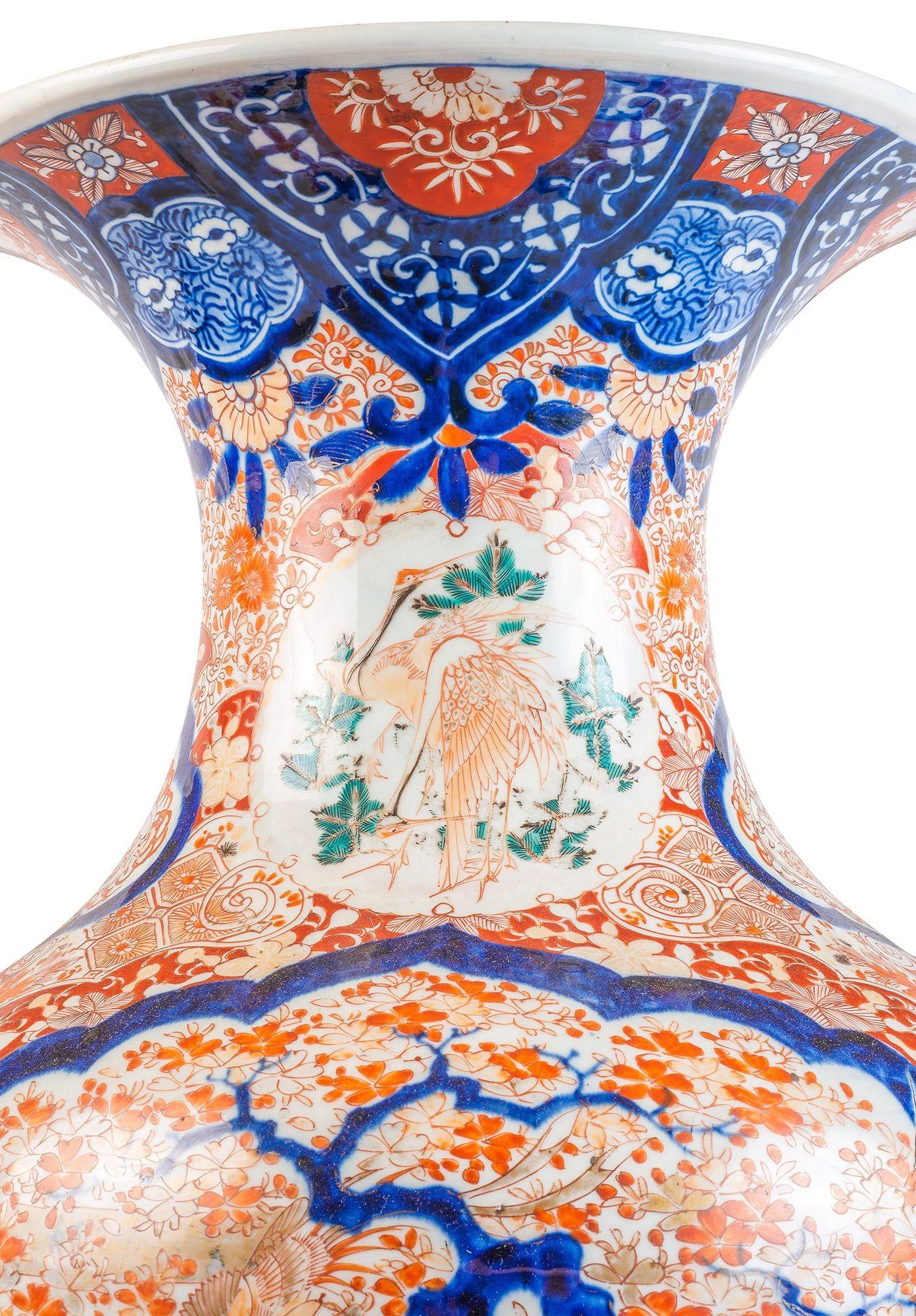 Hand-Painted Large Japanese Imari vase, 19th Century. For Sale