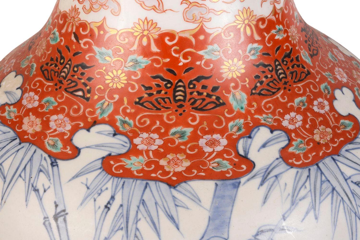 Peint à la main Grand vase japonais Korango Imari à motifs de bambou, vers 1900 en vente