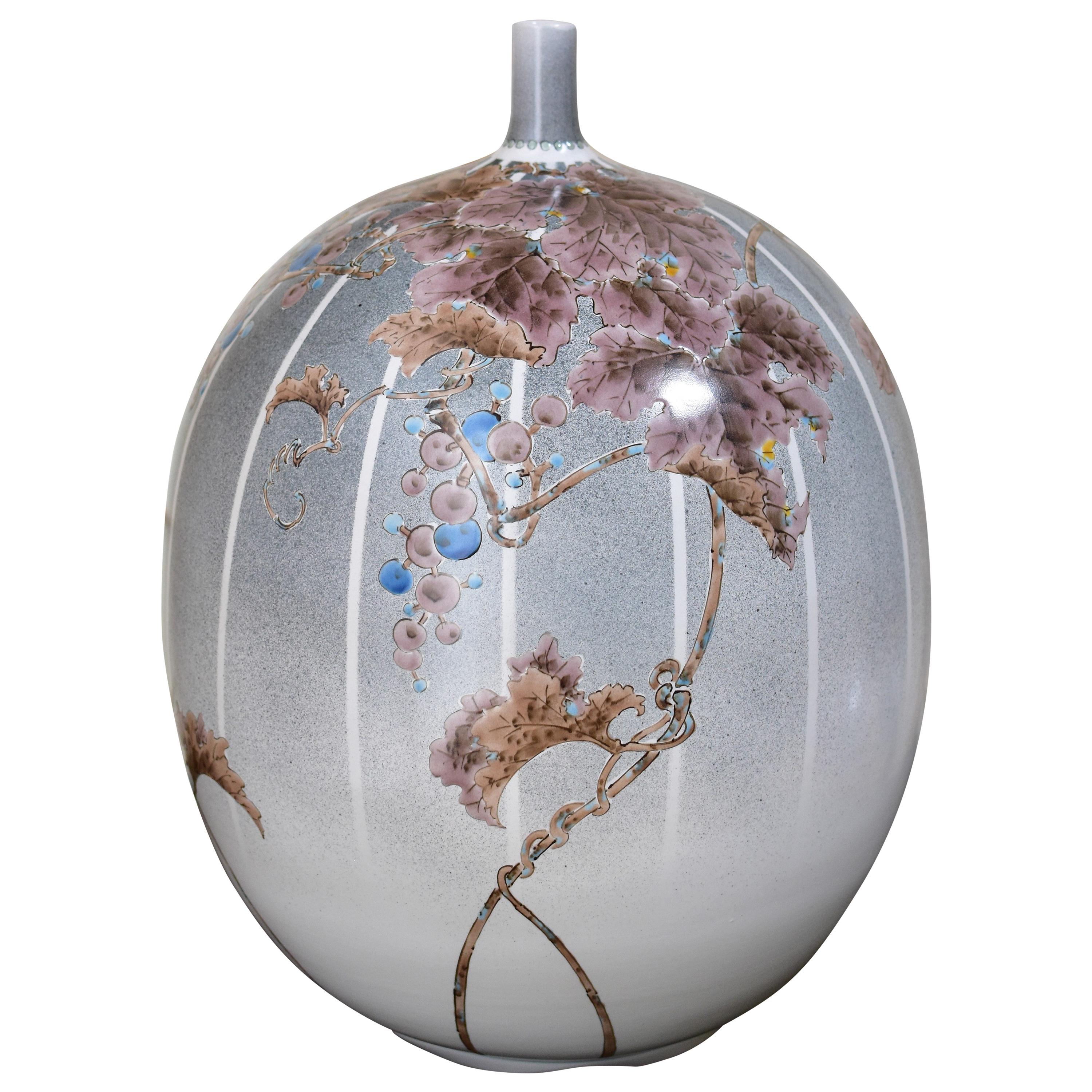 Vase en porcelaine japonaise Kutani bleu et gris par un maître artiste contemporain