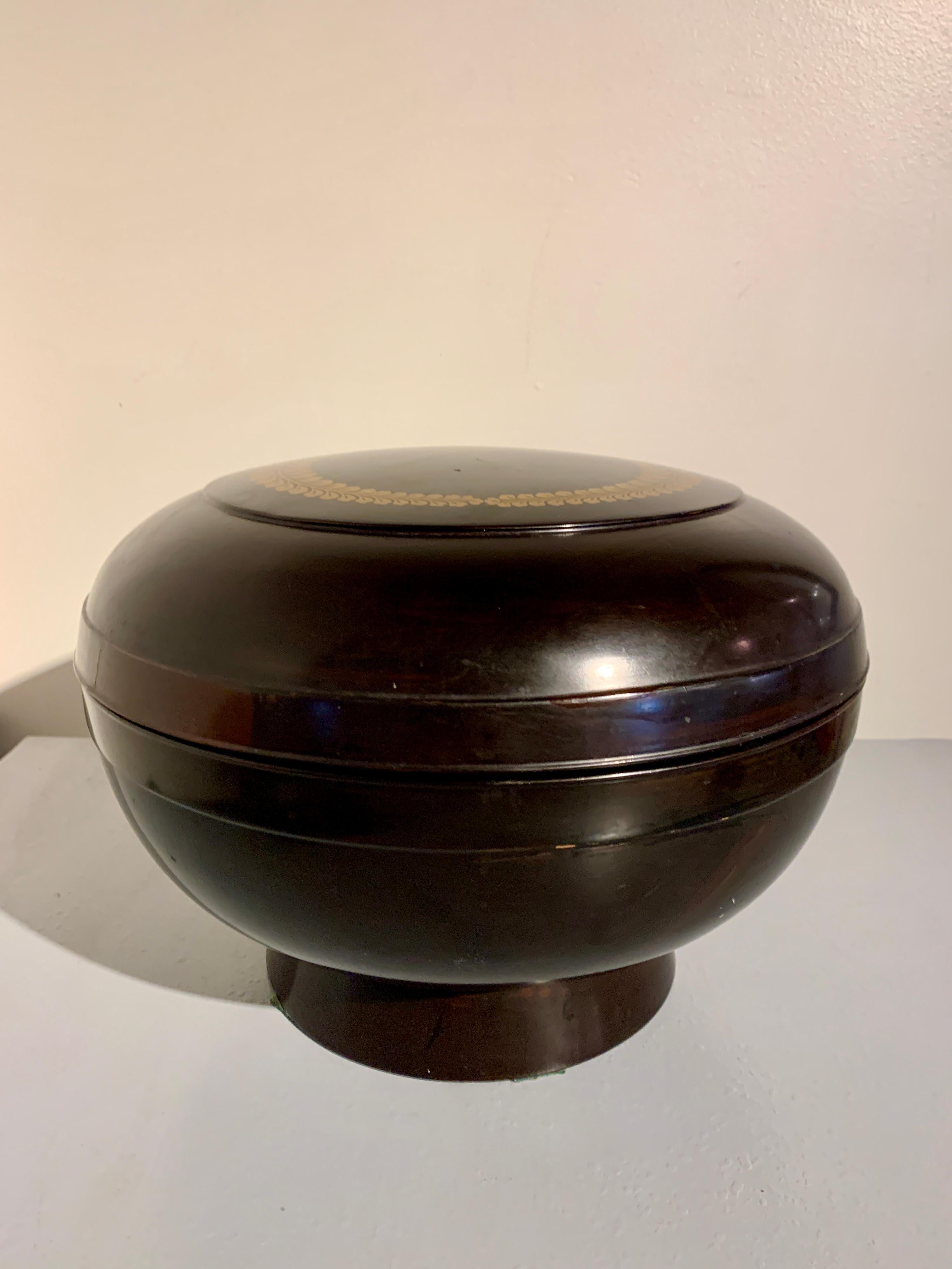 japanese wooden rice bowl with lid
