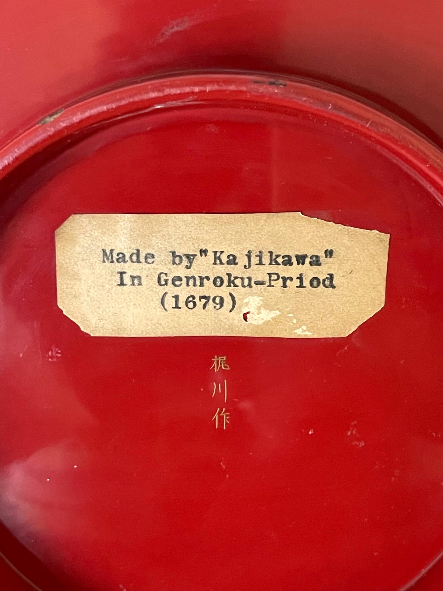 Grande piatto giapponese in lacca con elaborato disegno Maki-e di Kajikawa In condizioni buone in vendita a Atlanta, GA