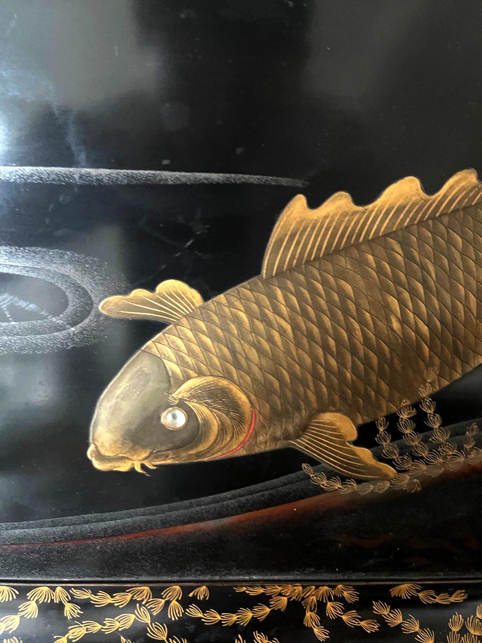 Large Japanese Lacquer Tray with Maki-e Carp Design Meiji Period For Sale 4