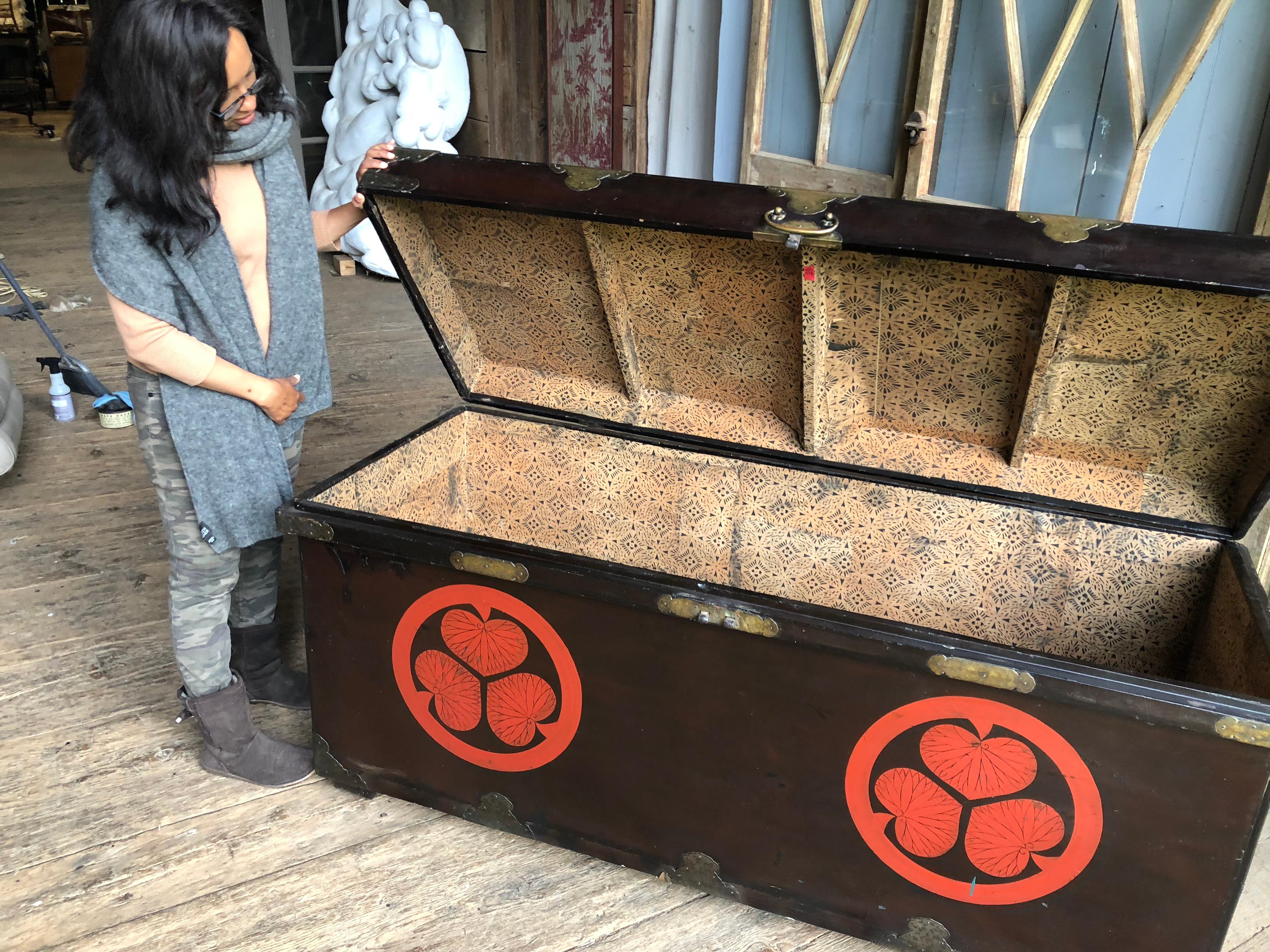 Large Japanese Lacquered Dowry Chest, Late Edo Period 7