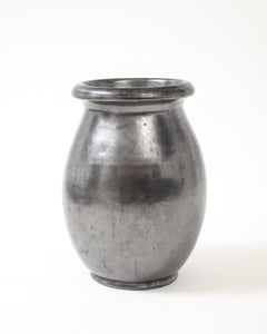 Grande vaso giapponese in smalto nero manganese, Francia, 1950, firmato: 'Aegitna'.