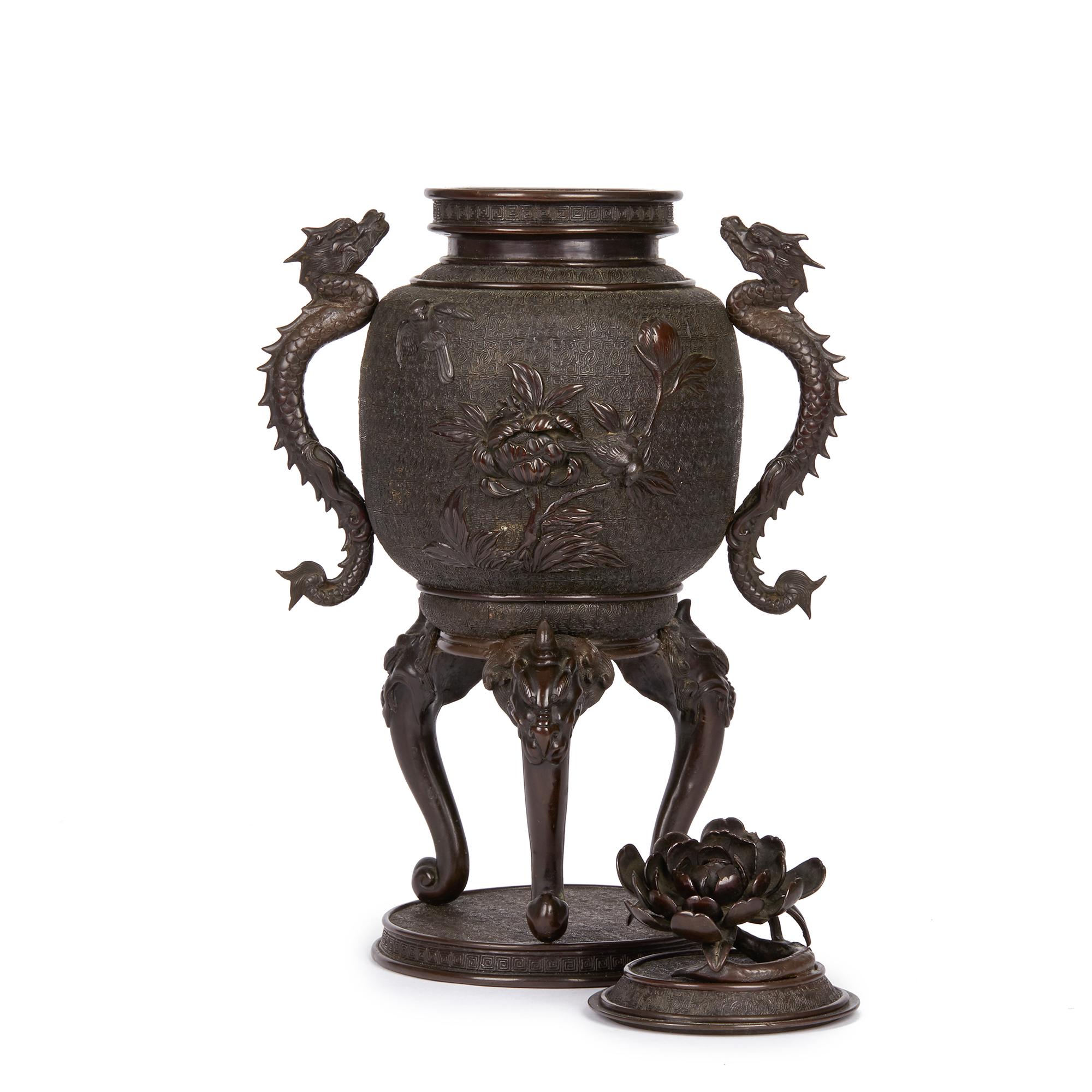 Große japanische Meiji-Bronze-Urne mit Deckel, 19. Jahrhundert im Zustand „Gut“ im Angebot in Bishop's Stortford, Hertfordshire