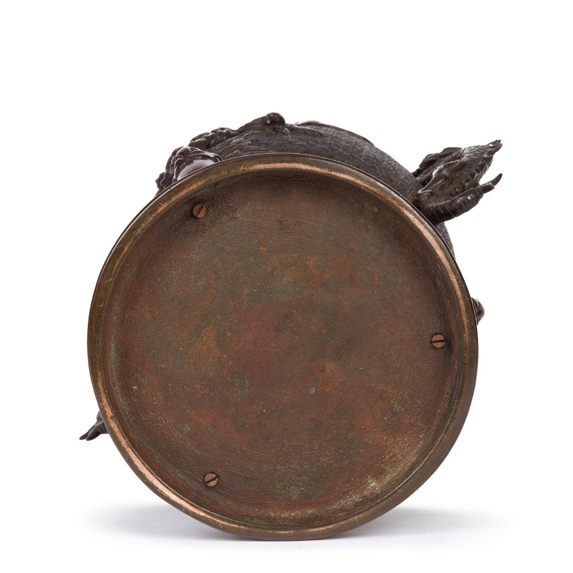 Large Japanese Meiji Bronze Lidded Urn, 19th Century For Sale 1