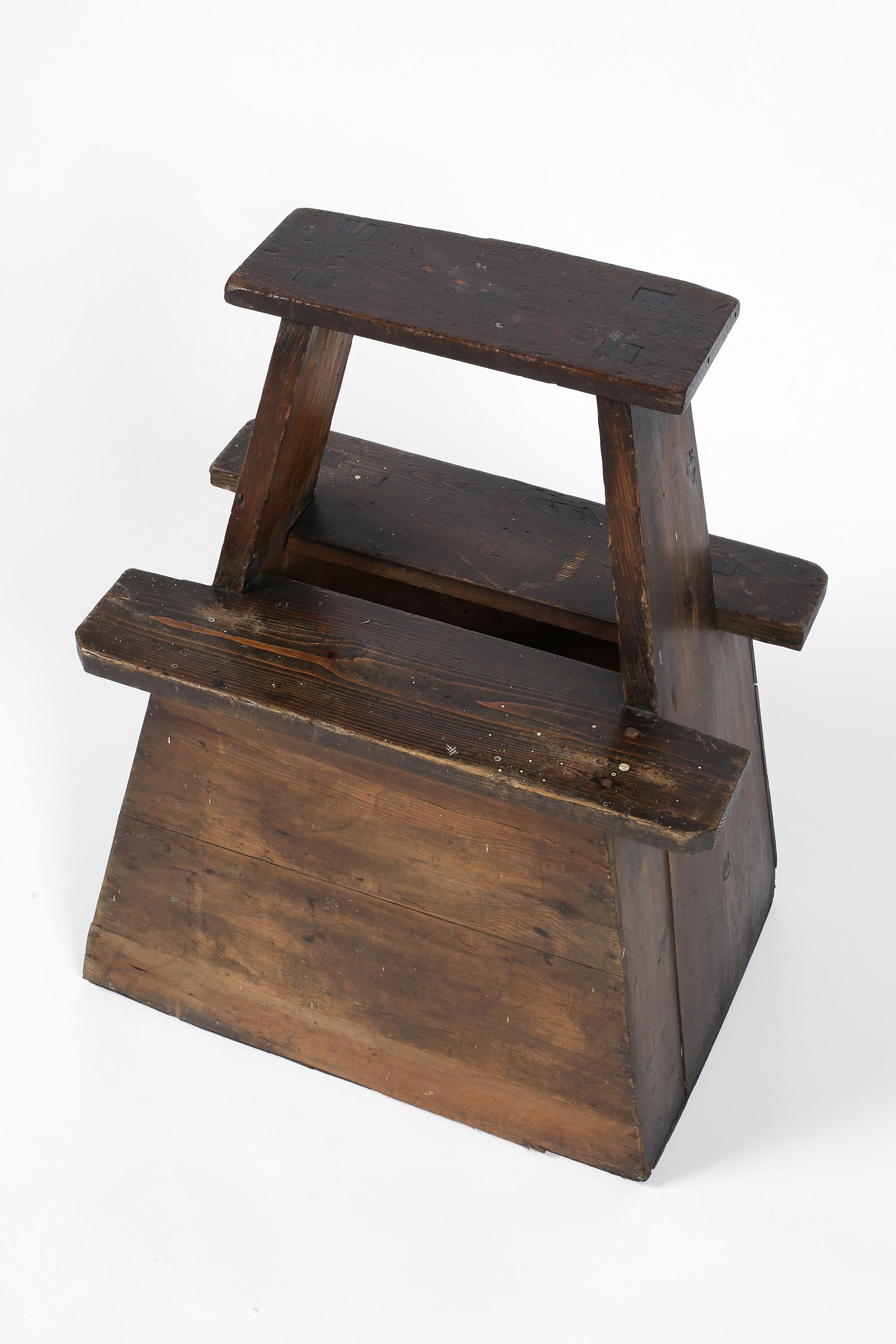 Large Japanese Meiji Era Street Vendor Stool #1 In Good Condition For Sale In London, GB