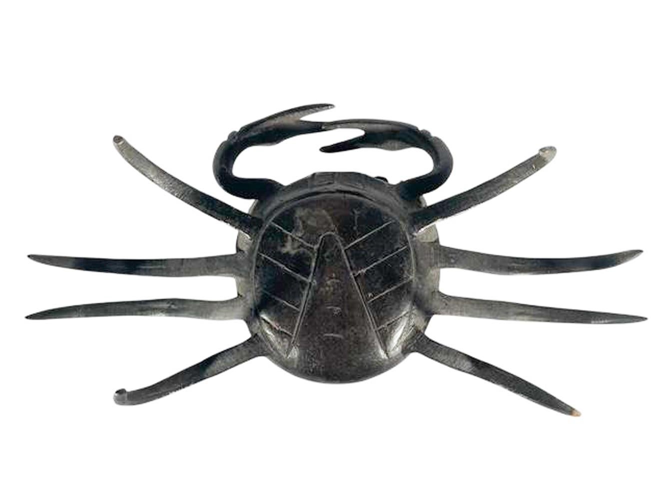 Large Japanese Meiji Period Bronze Crab (C) Okimono In Good Condition For Sale In Chapel Hill, NC