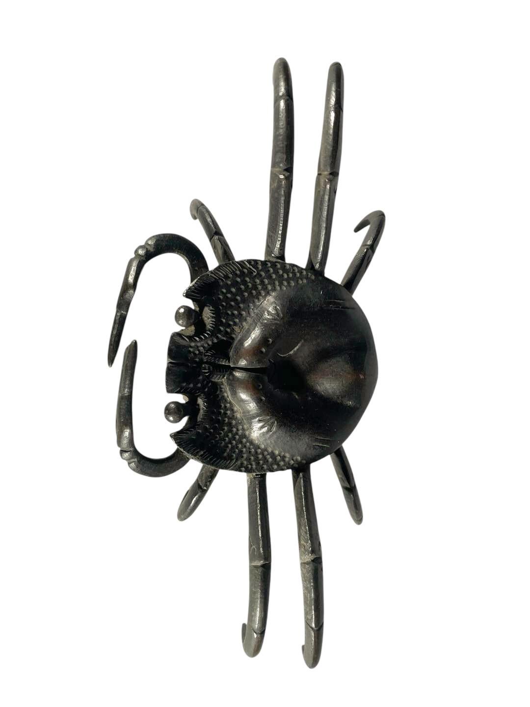 Large Japanese Meiji Period Bronze Crab (C) Okimono For Sale 3