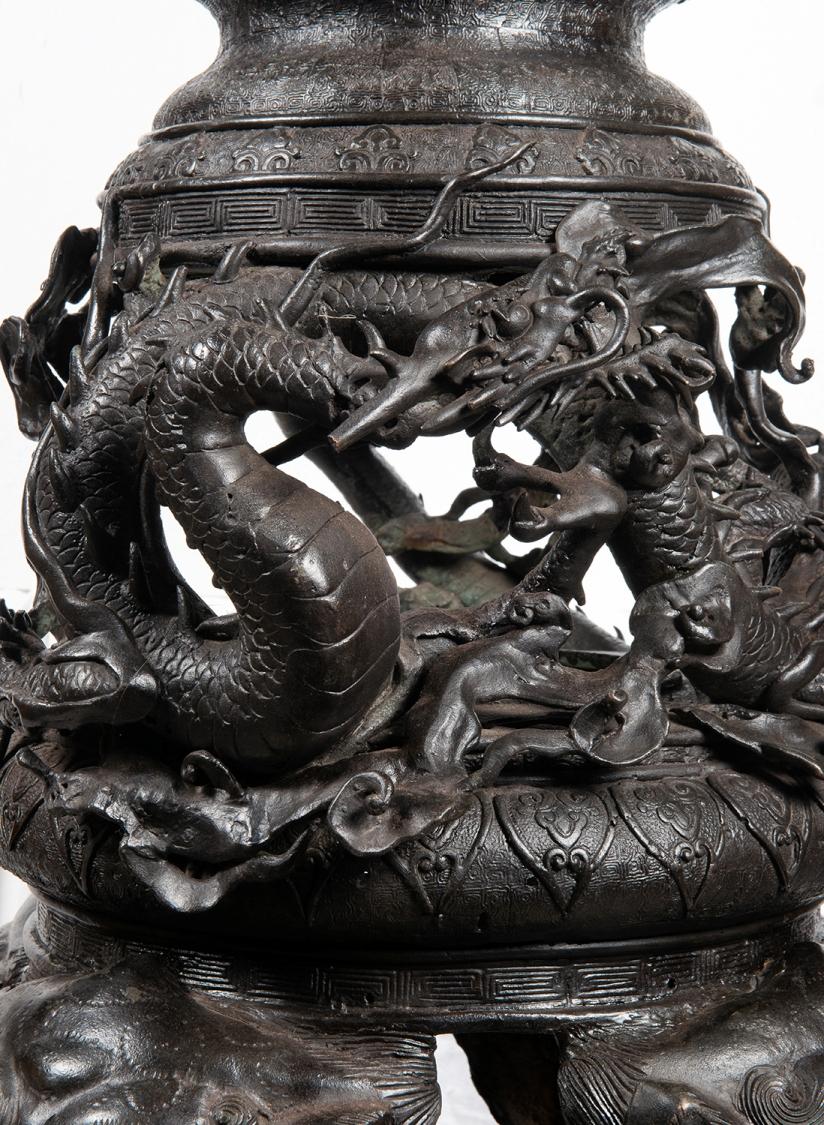 Large Japanese Meiji Period Bronze Koro, circa 1880 For Sale 1