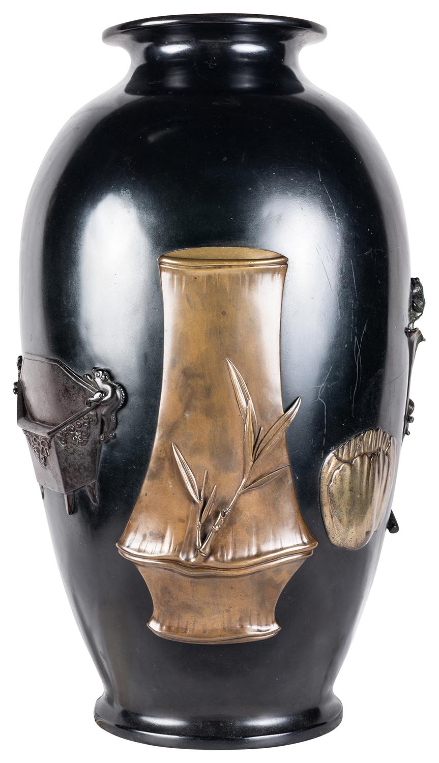 Patinato Grande vaso giapponese del periodo Meiji in bronzo con rivestimento in lamina in vendita