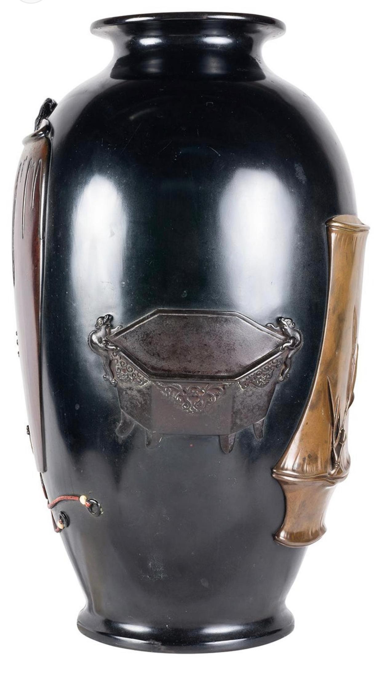 Patinato Grande vaso giapponese del periodo Meiji in bronzo con rivestimento in lamina in vendita