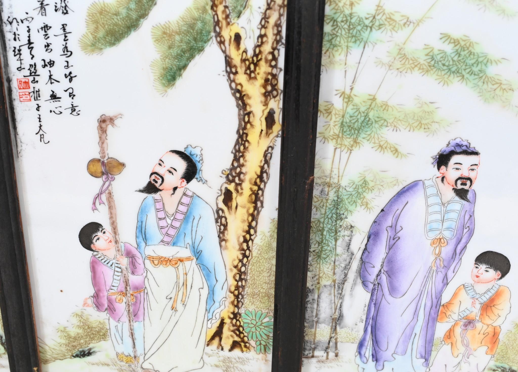 Grand paravent japonais sculpté en porcelaine Meiji en vente 3