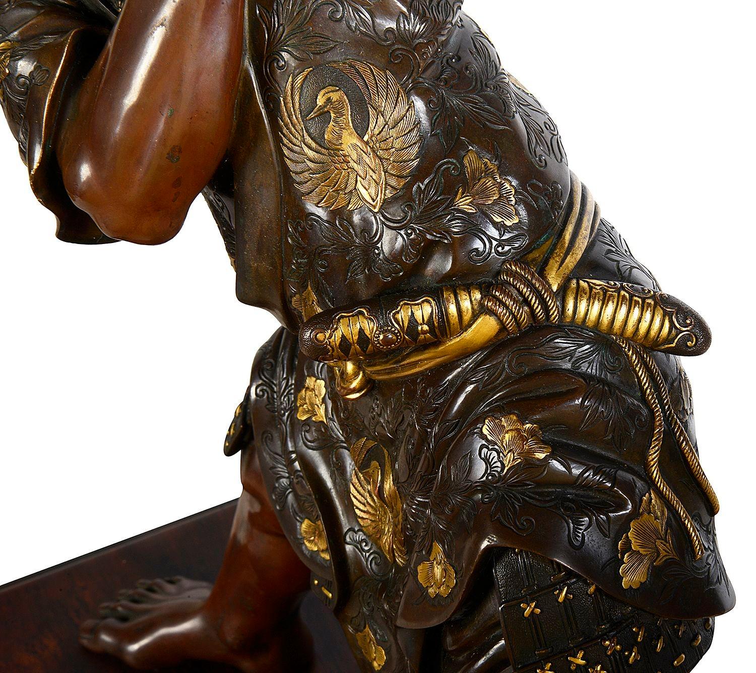 Große japanische Miayo-Bronzefigur des Benkei, der eine Glocke hält, 71 cm im Angebot 2