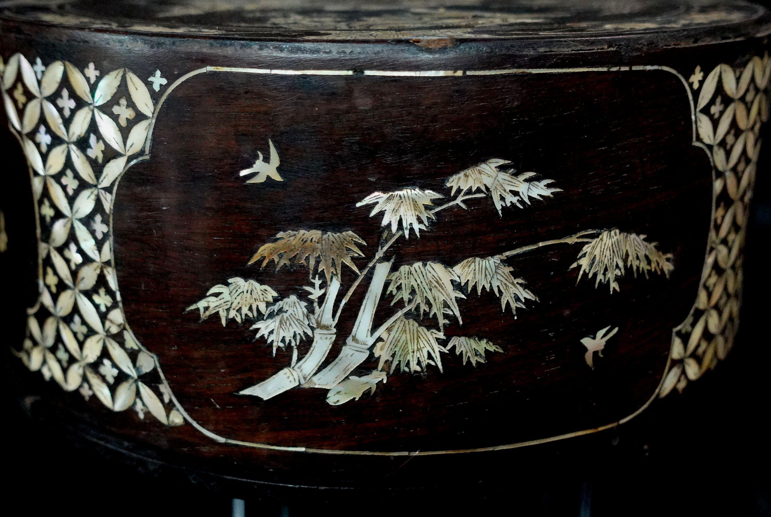 Large Japanese Mother of Pearl Inlaid Lacquered Box, Ric.062 5