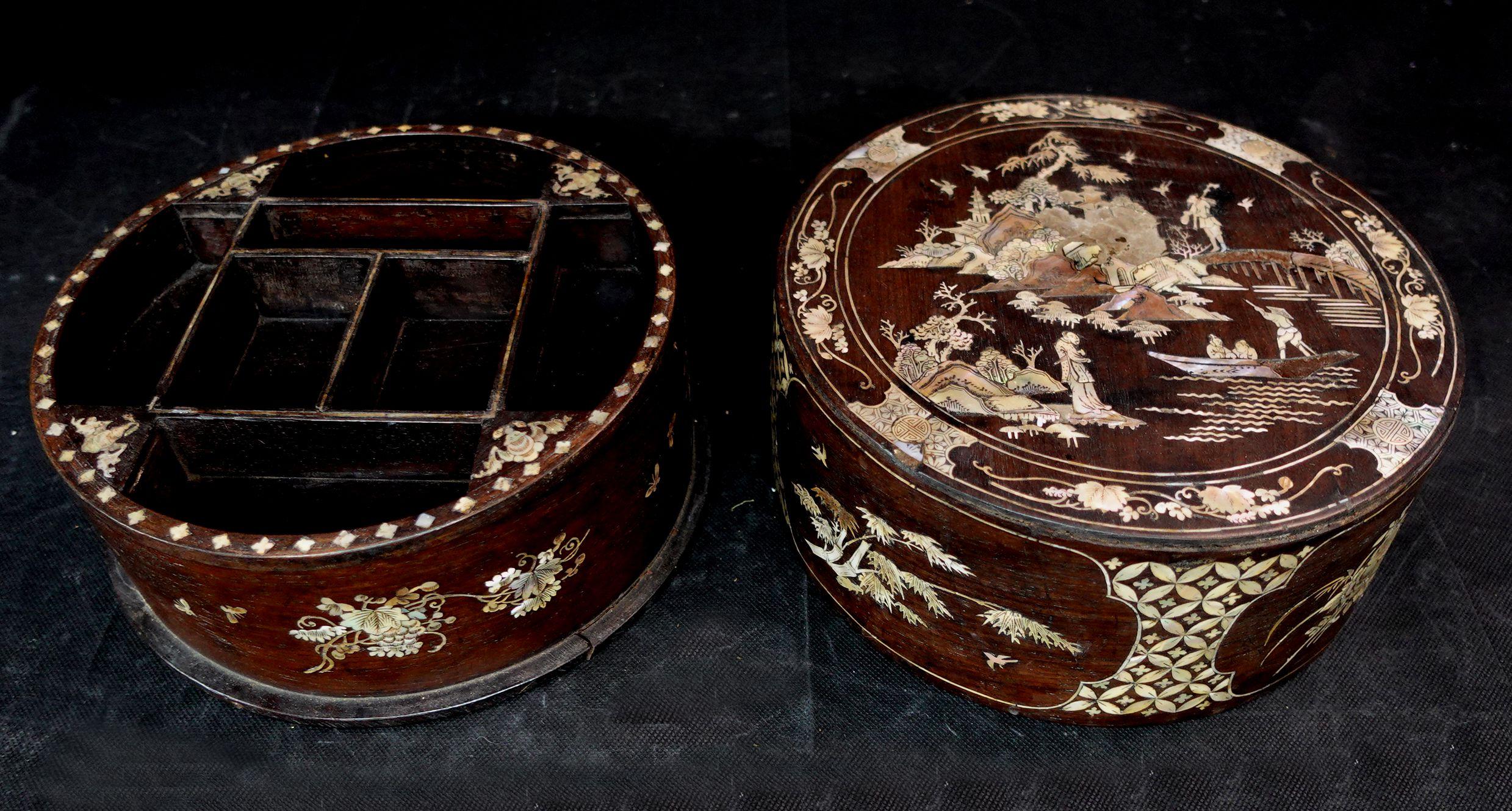 Large Japanese Mother of Pearl Inlaid Lacquered Box, Ric.062 For Sale 6