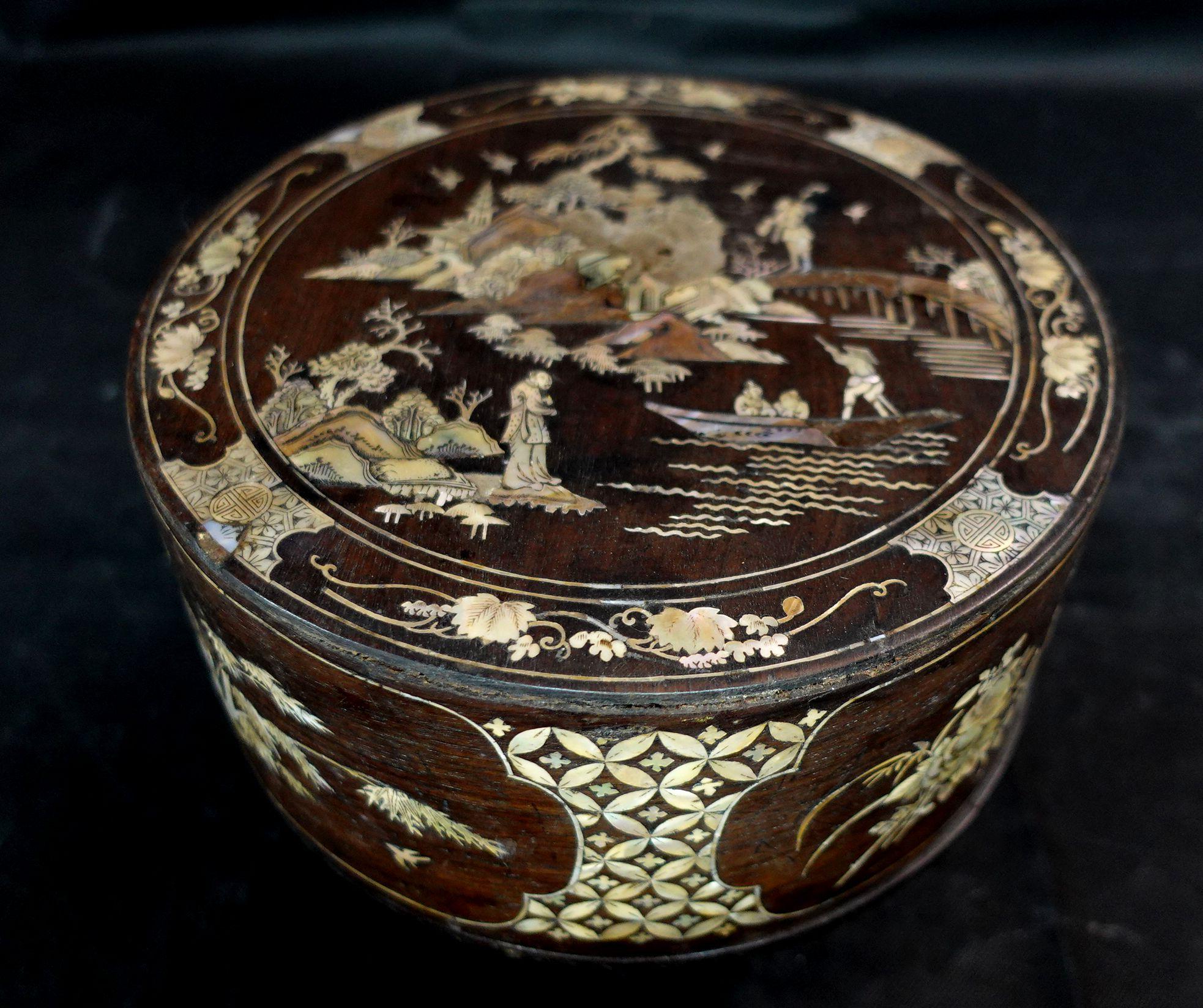 Japan, Edo to Meiji period, a circular with an inner tray lacquer box and cover, decorated with mother-of-pearl-inlaid a lot of intricated carving everywhere including the inner tray with 7 compartments, inlaid with flowers, trees, leaves, figures,