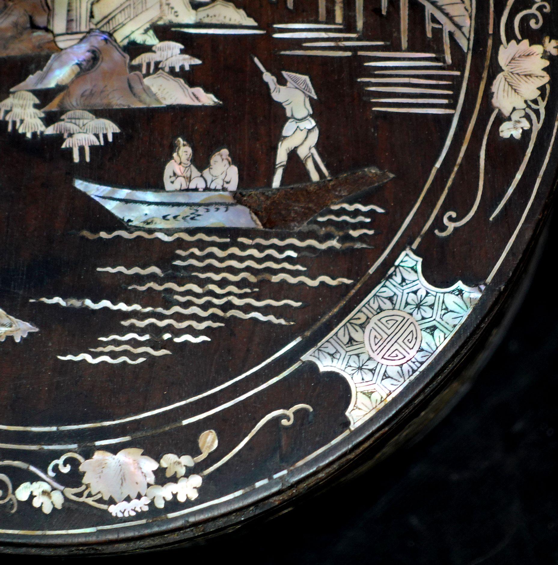 Large Japanese Mother of Pearl Inlaid Lacquered Box, Ric.062 For Sale 1