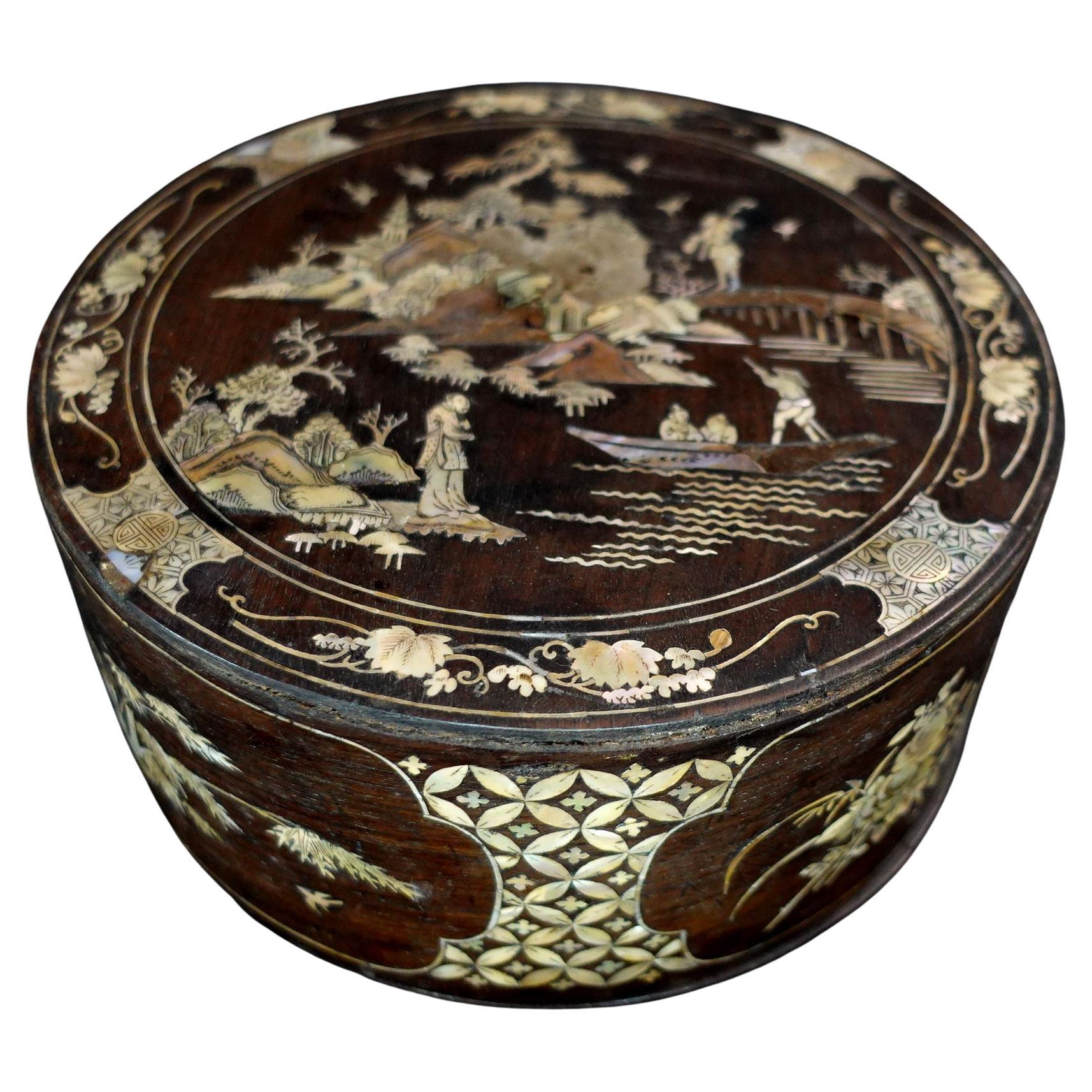 Large Japanese Mother of Pearl Inlaid Lacquered Box, Ric.062