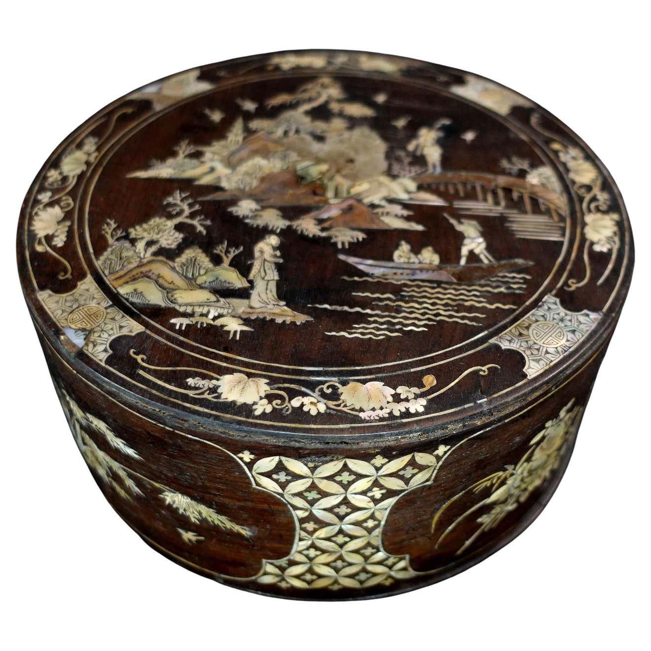 Large Japanese Mother of Pearl Inlaid Lacquered Box, Ric.062 For Sale ...