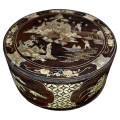 Antique Large Japanese Mother of Pearl Inlaid Lacquered Box, Ric.062