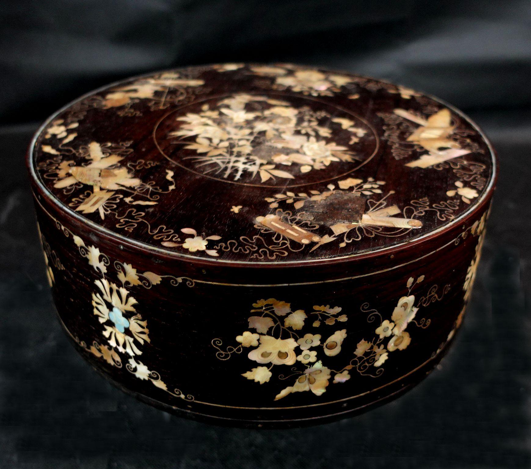 Japan, Edo to Meiji period, a circular with an inner brass tray lacquer box and cover, decorated with mother-of-pearl-inlaid a lot of intricated carving everywhere on the box, inlaid with flowers, bamboo, trees, leaves, and more different patterns,