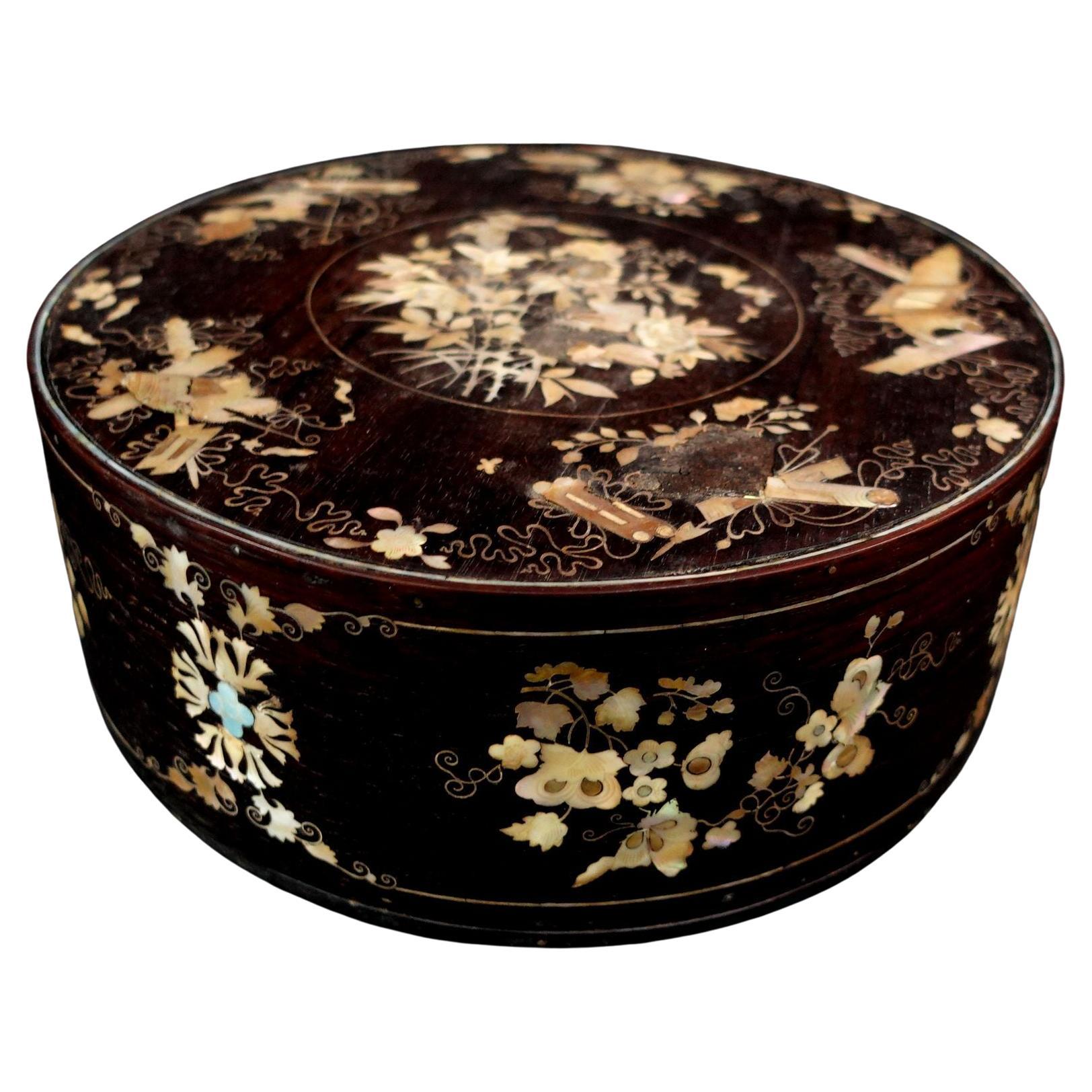 Large Japanese Mother of Pearl Inlaid Lacquered Box, Ric.063