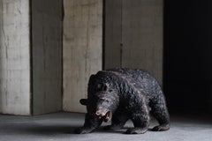 Grand ours japonais en bois sculpté à la main dans les années 1950-1970 / Sculpture primitive