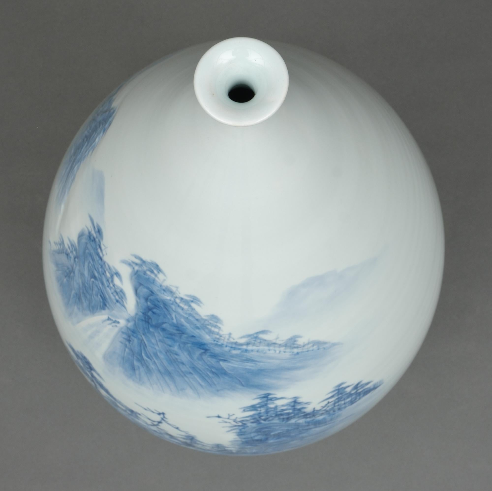 Porcelaine Grand vase ovoïde japonais en porcelaine avec paysage bleu et blanc, par Shigan 芝岩