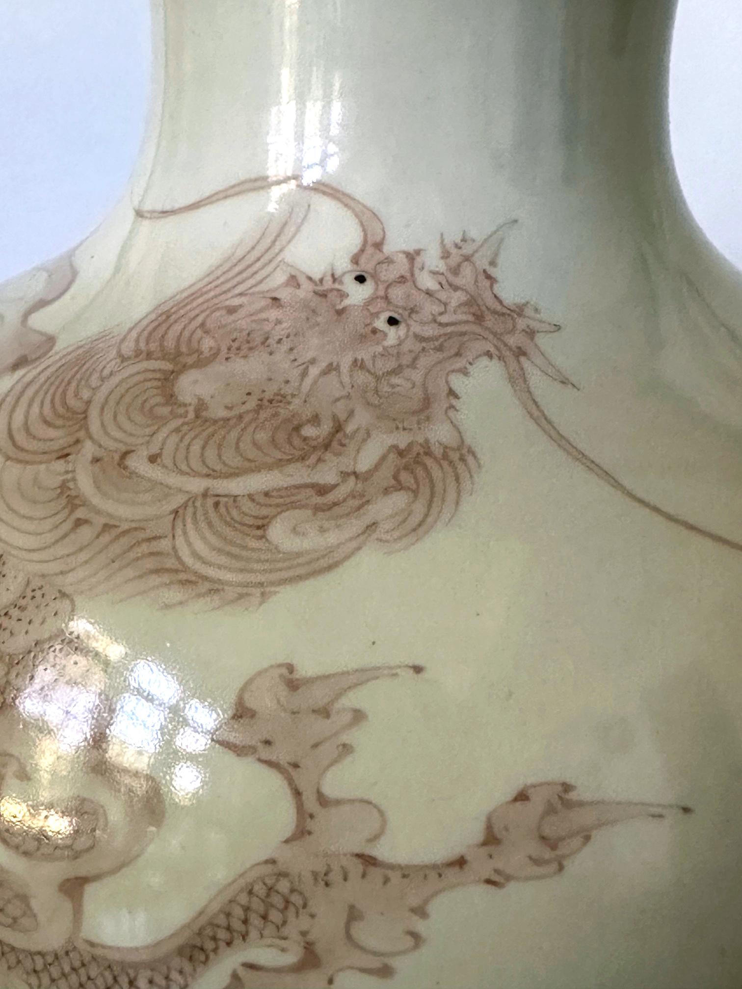 Große japanische Drachenvase aus Porzellan von Makuzu Kozan Meiji-Periode im Angebot 4