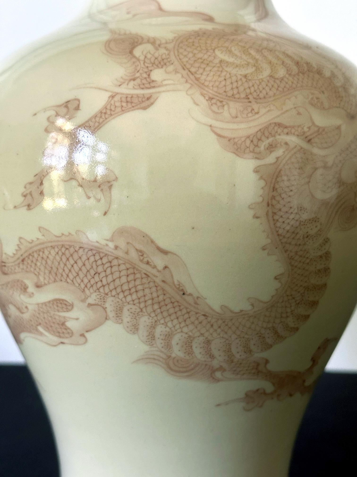 Große japanische Drachenvase aus Porzellan von Makuzu Kozan Meiji-Periode im Angebot 3