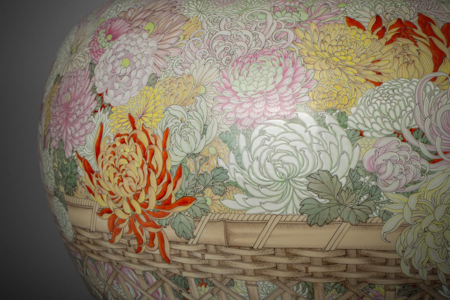 Large Japanese Porcelain Jardinière, circa 1880 2