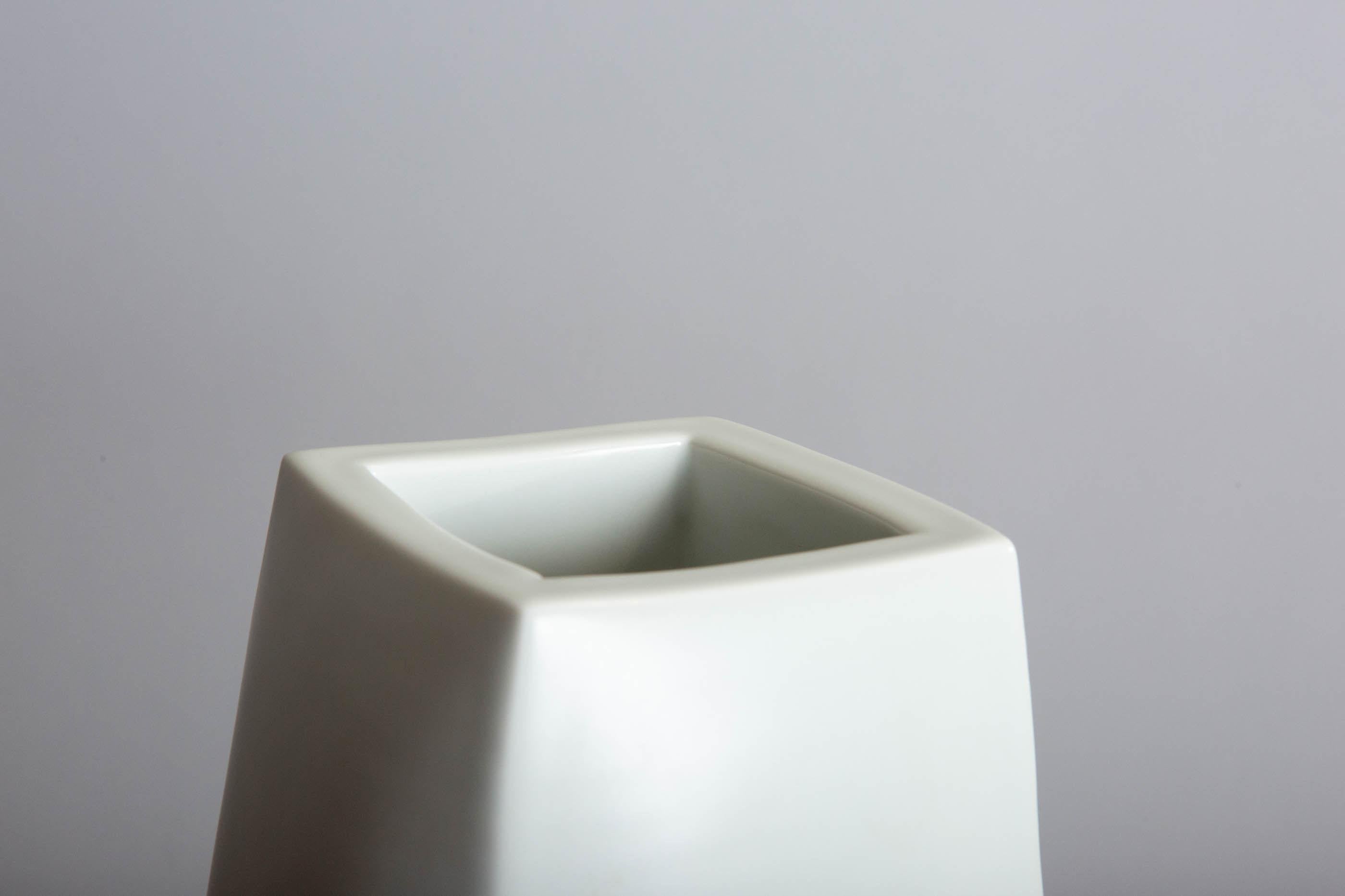 Große japanische Porzellan-Studio-Vase (Ende des 20. Jahrhunderts) im Angebot