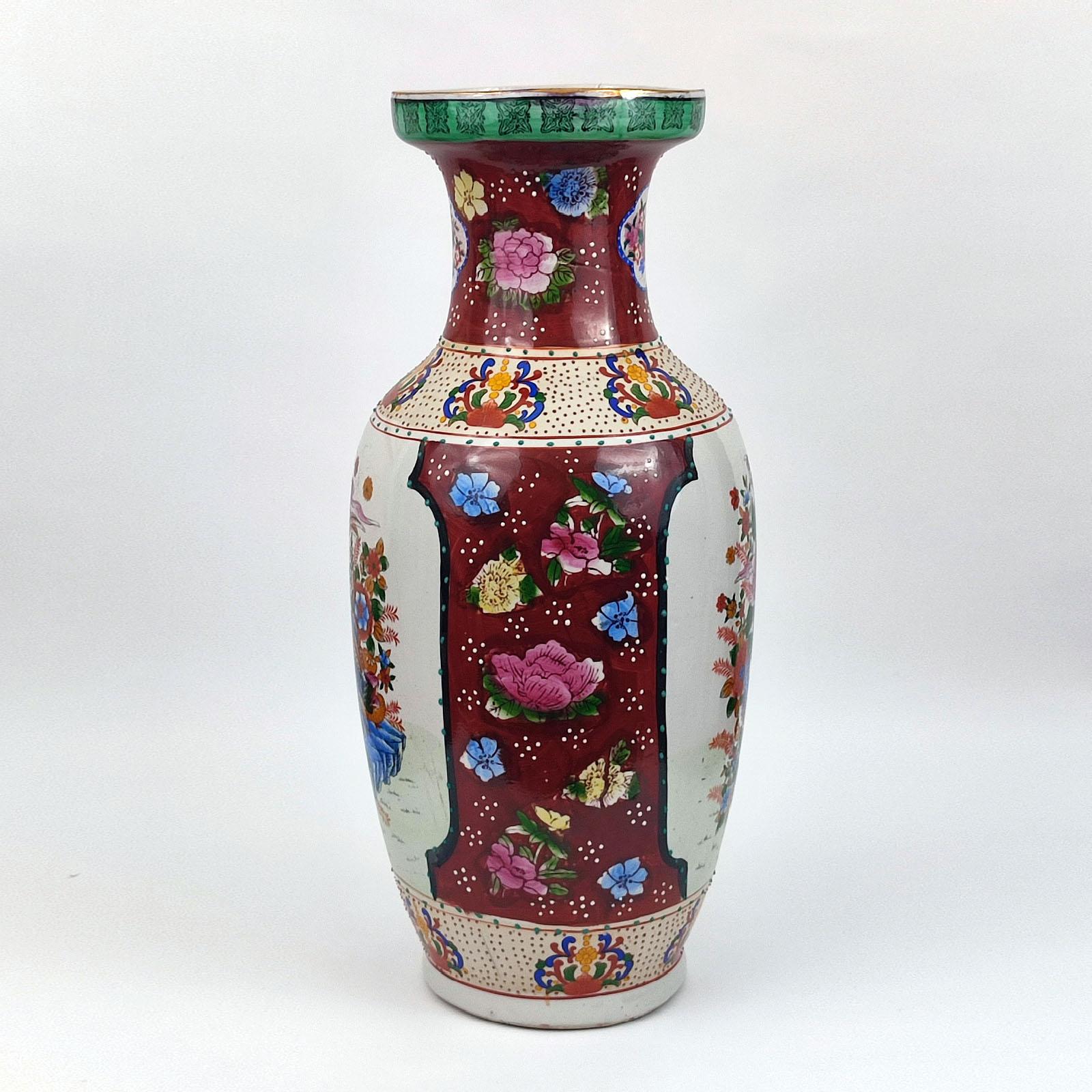 Large Japanese Porcelain Vase, Decor of Flowers and Birds, Circa 1940s In Good Condition For Sale In Bochum, NRW
