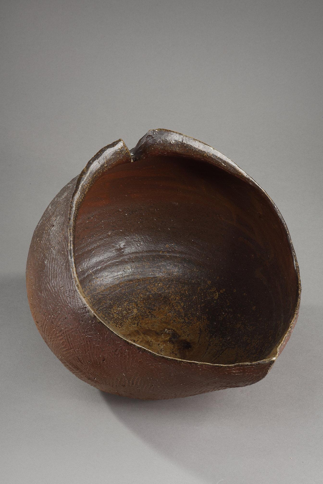 Japanese Large japanese pottery bassin (from Bizen), by the artist Mori Taiga For Sale