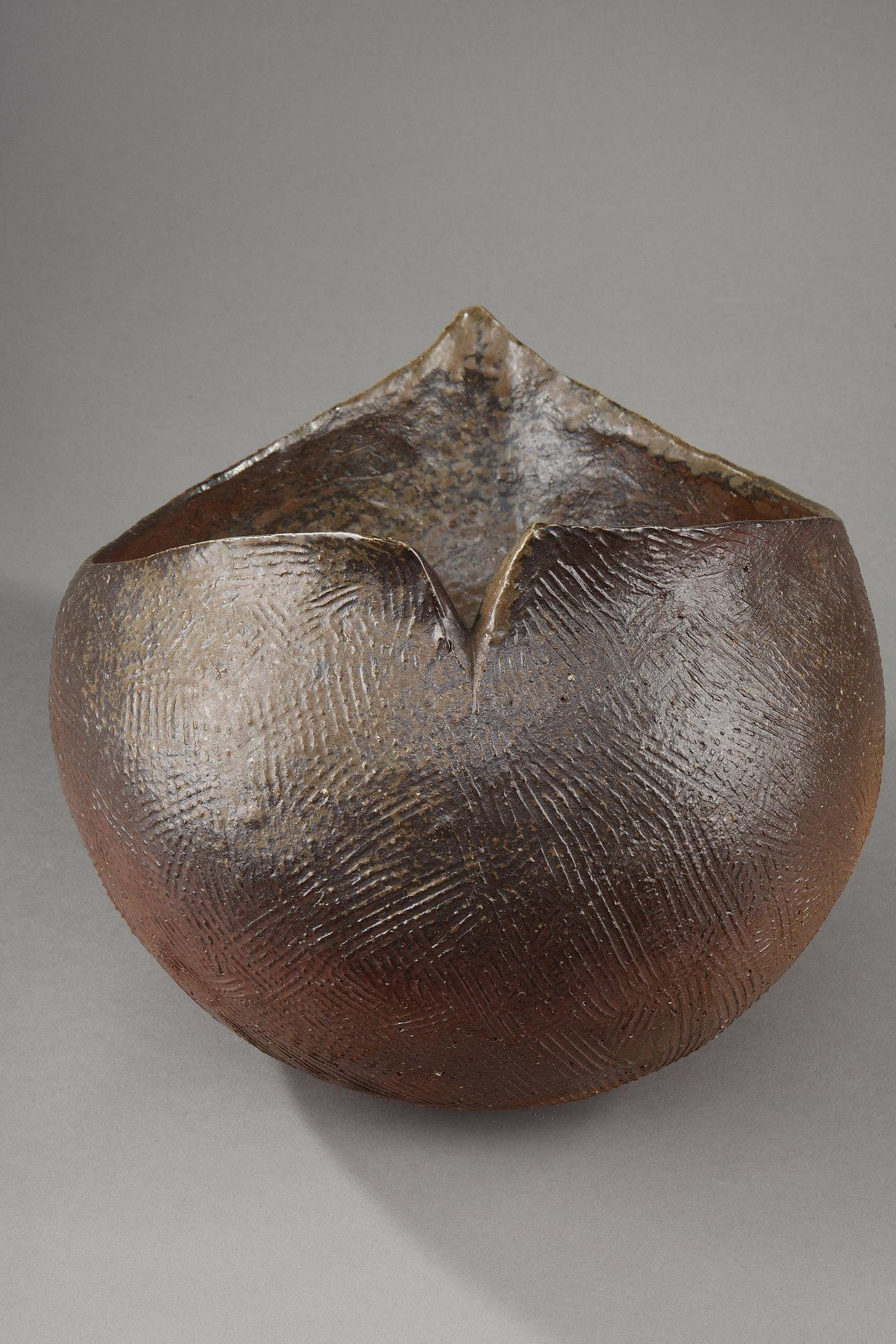 Large japanese pottery bassin (from Bizen), by the artist Mori Taiga In New Condition For Sale In Paris, FR