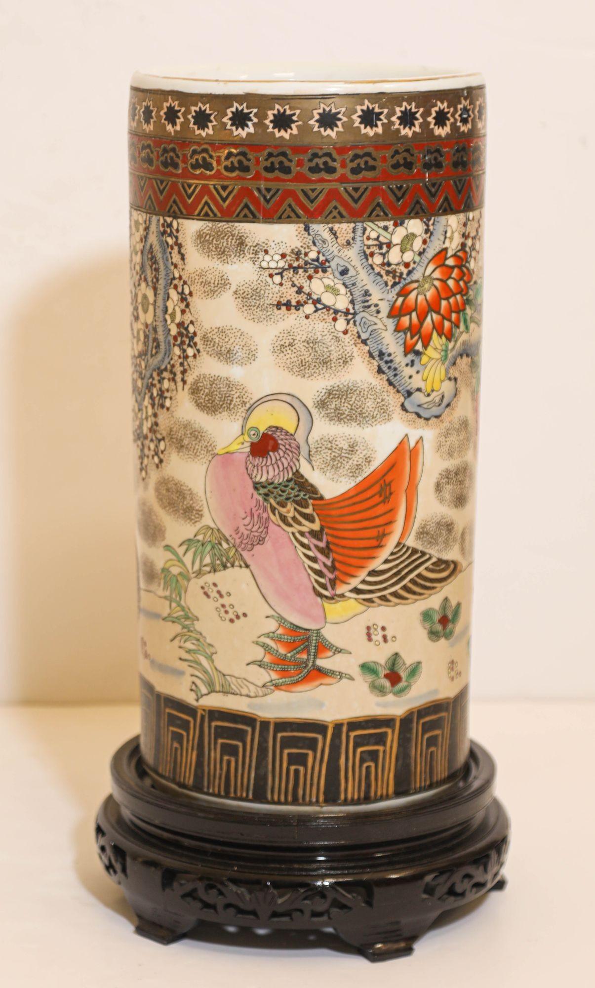 Grand vase de sol en céramique japonaise Satsuma Umbrella Stand en vente 7