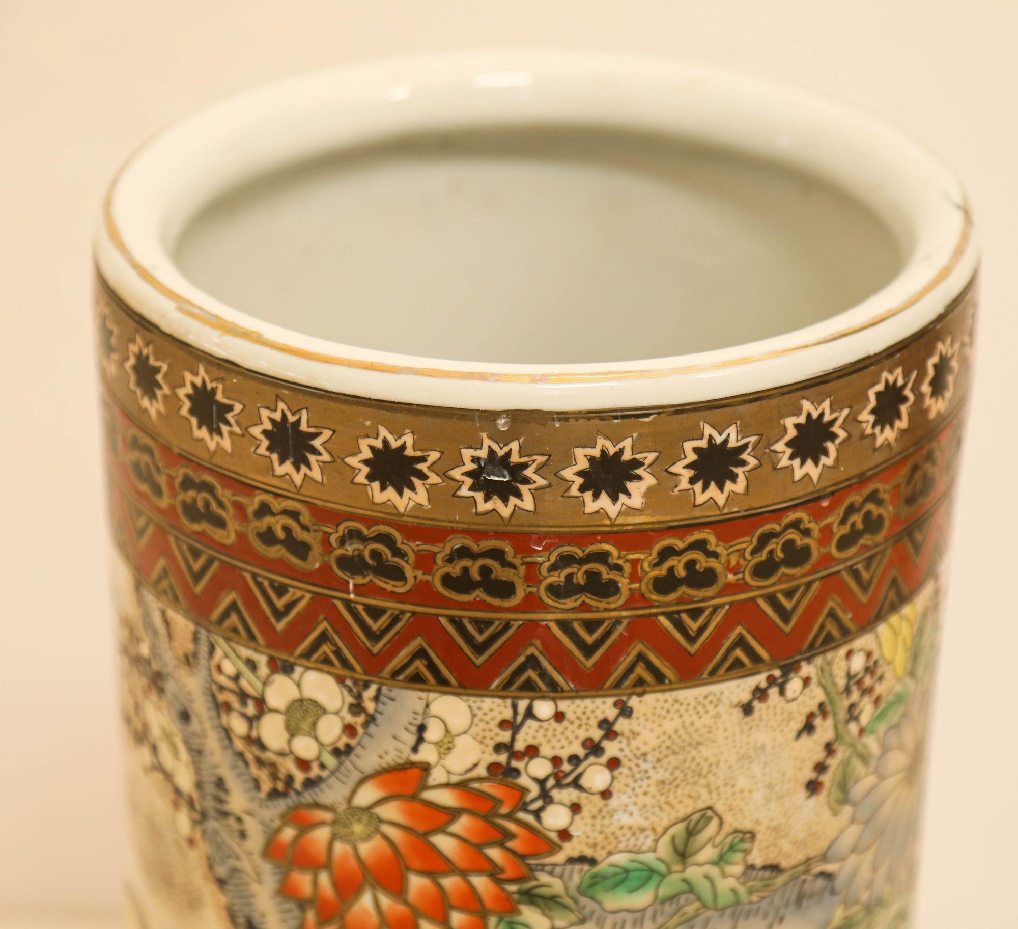 Grand vase de sol en céramique japonaise Satsuma Umbrella Stand en vente 10